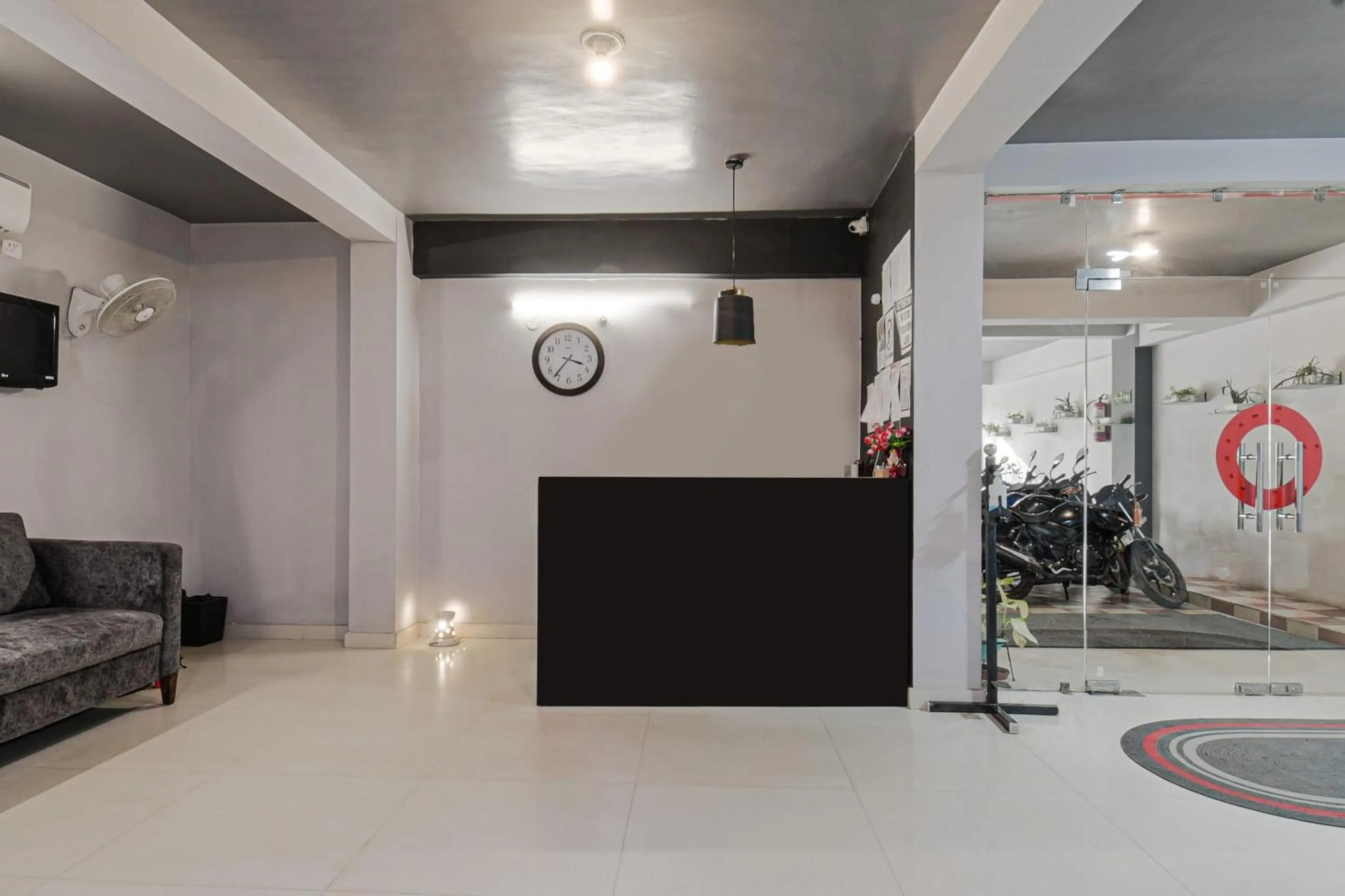 Lobby or reception in Super Townhouse Vidya Vihar