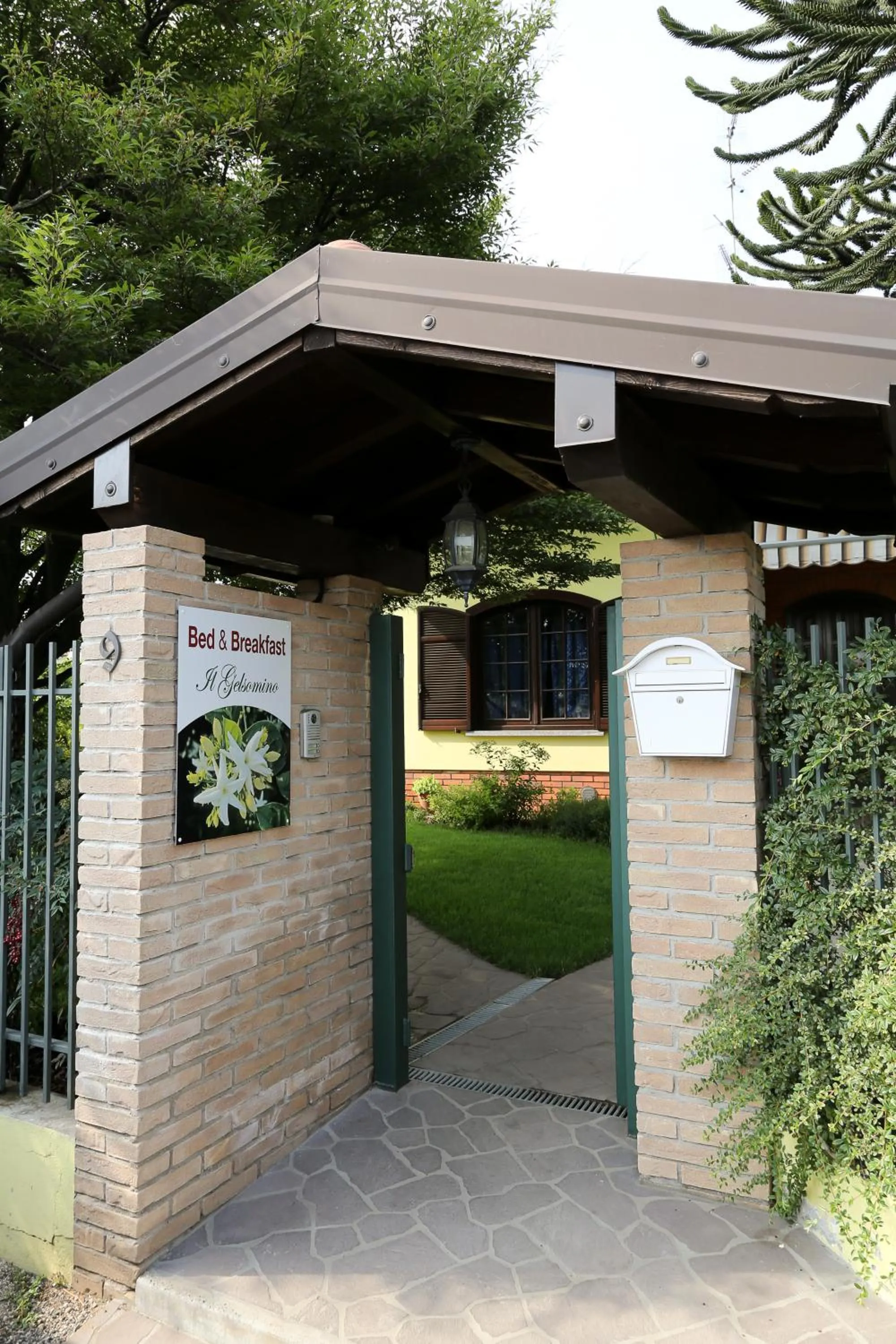 Facade/entrance in Il Gelsomino