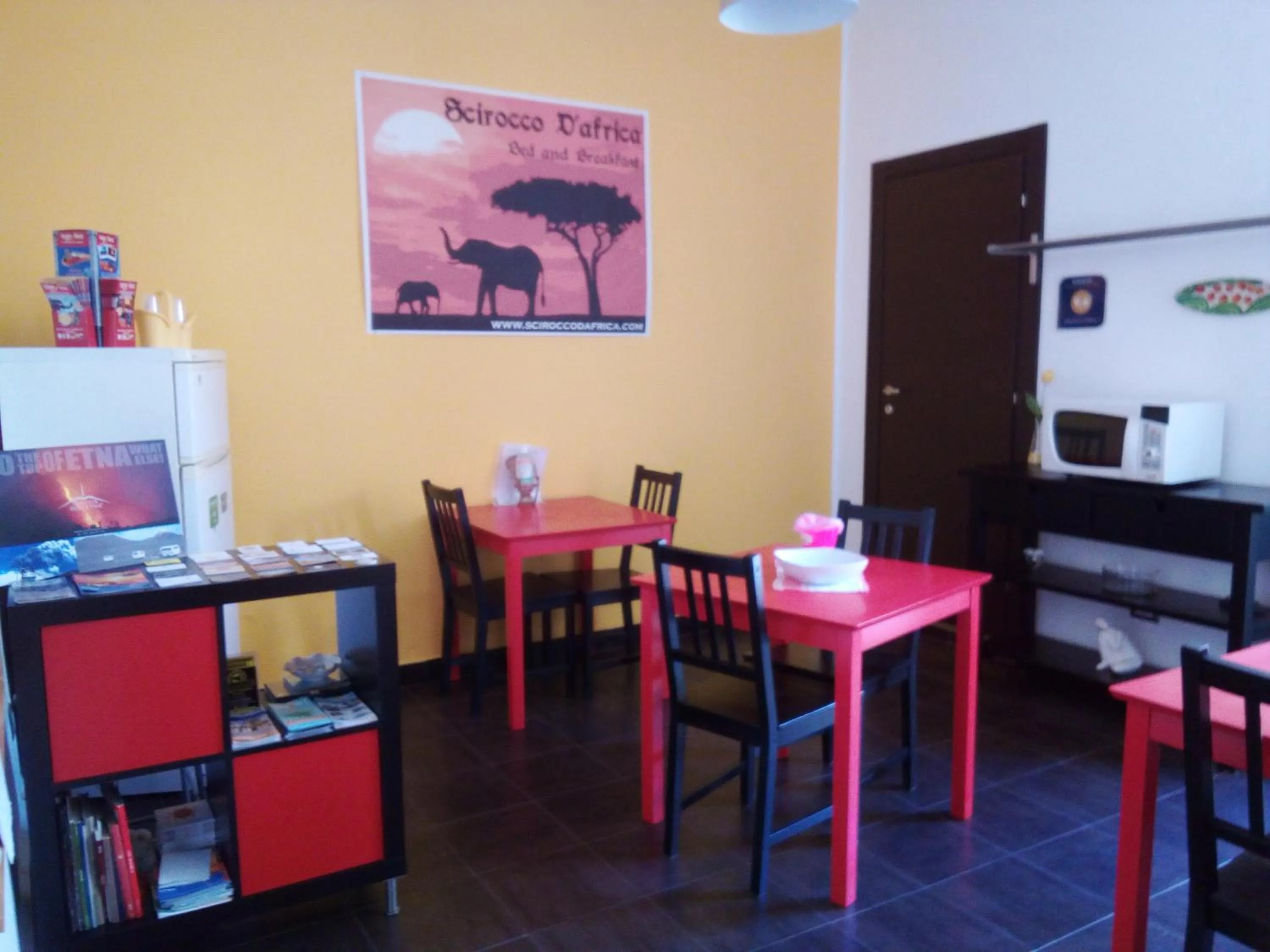 Communal lounge/ TV room in B&B Scirocco D'Africa
