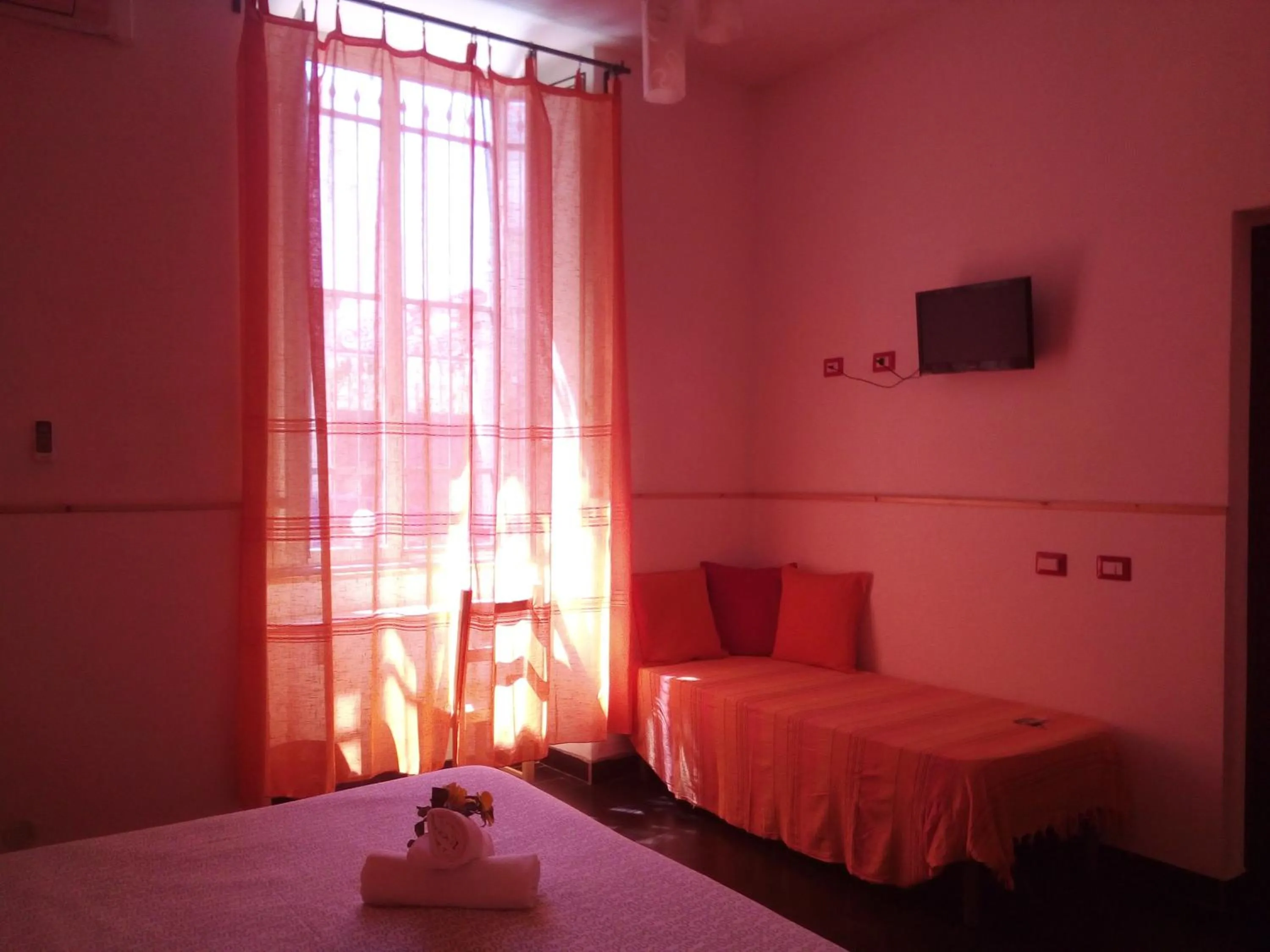 Photo of the whole room, Bed in B&B Scirocco D'Africa