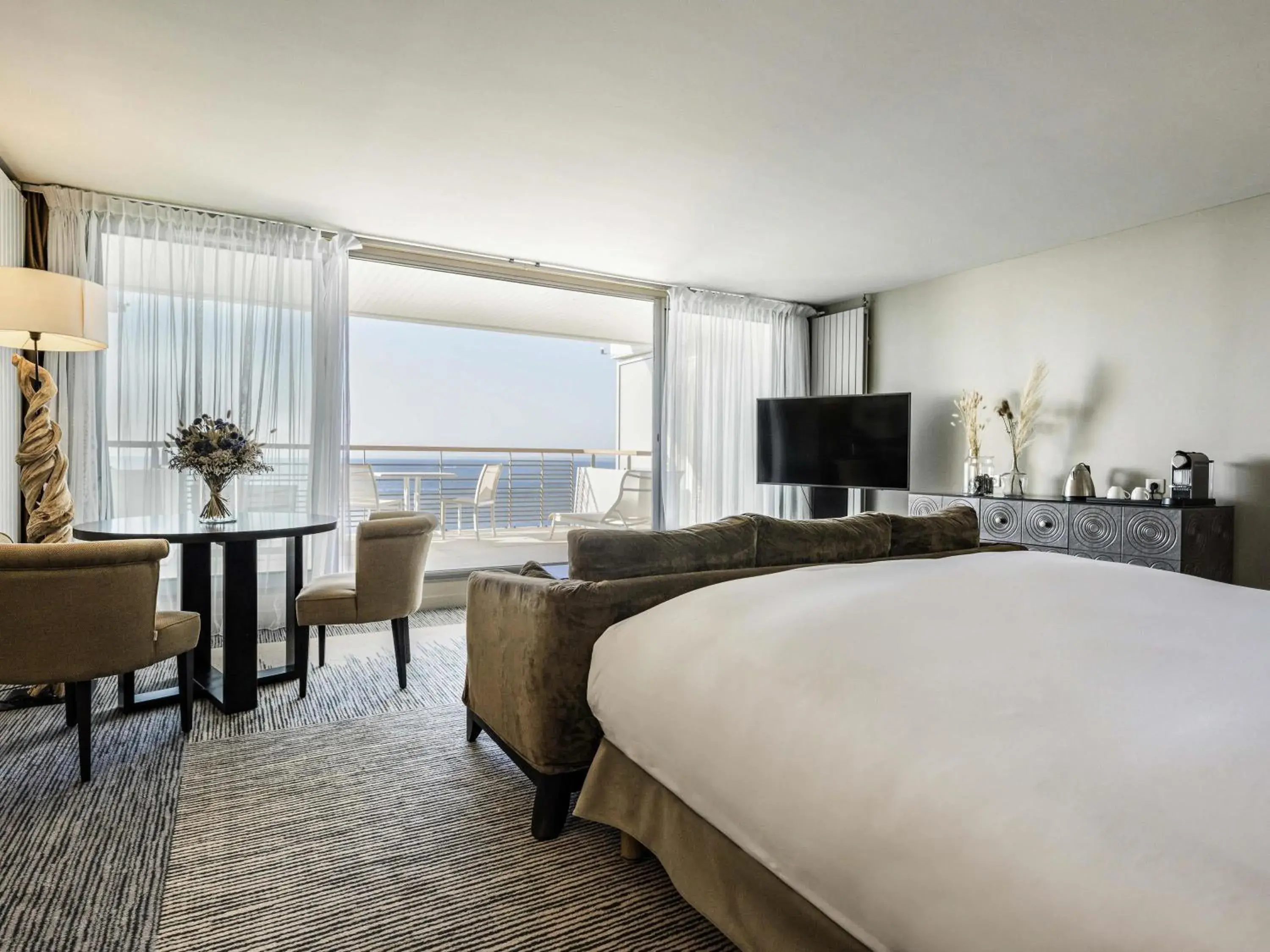 Bedroom, Bed in Sofitel Quiberon Thalassa sea & spa Bedroom, Bed in Sofitel Quiberon Thalassa sea & spa