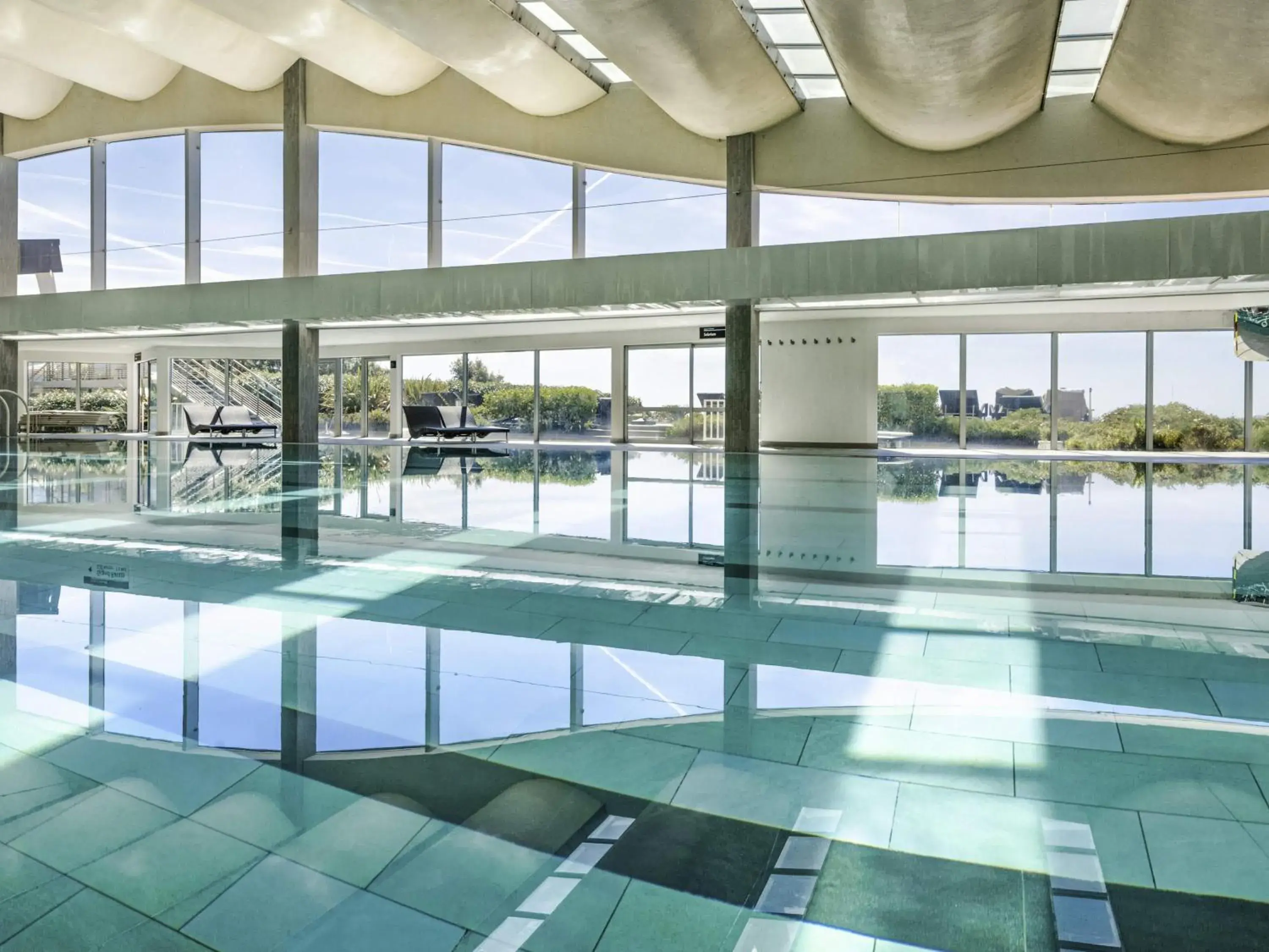 Pool view in Sofitel Quiberon Thalassa sea & spa Pool view in Sofitel Quiberon Thalassa sea & spa