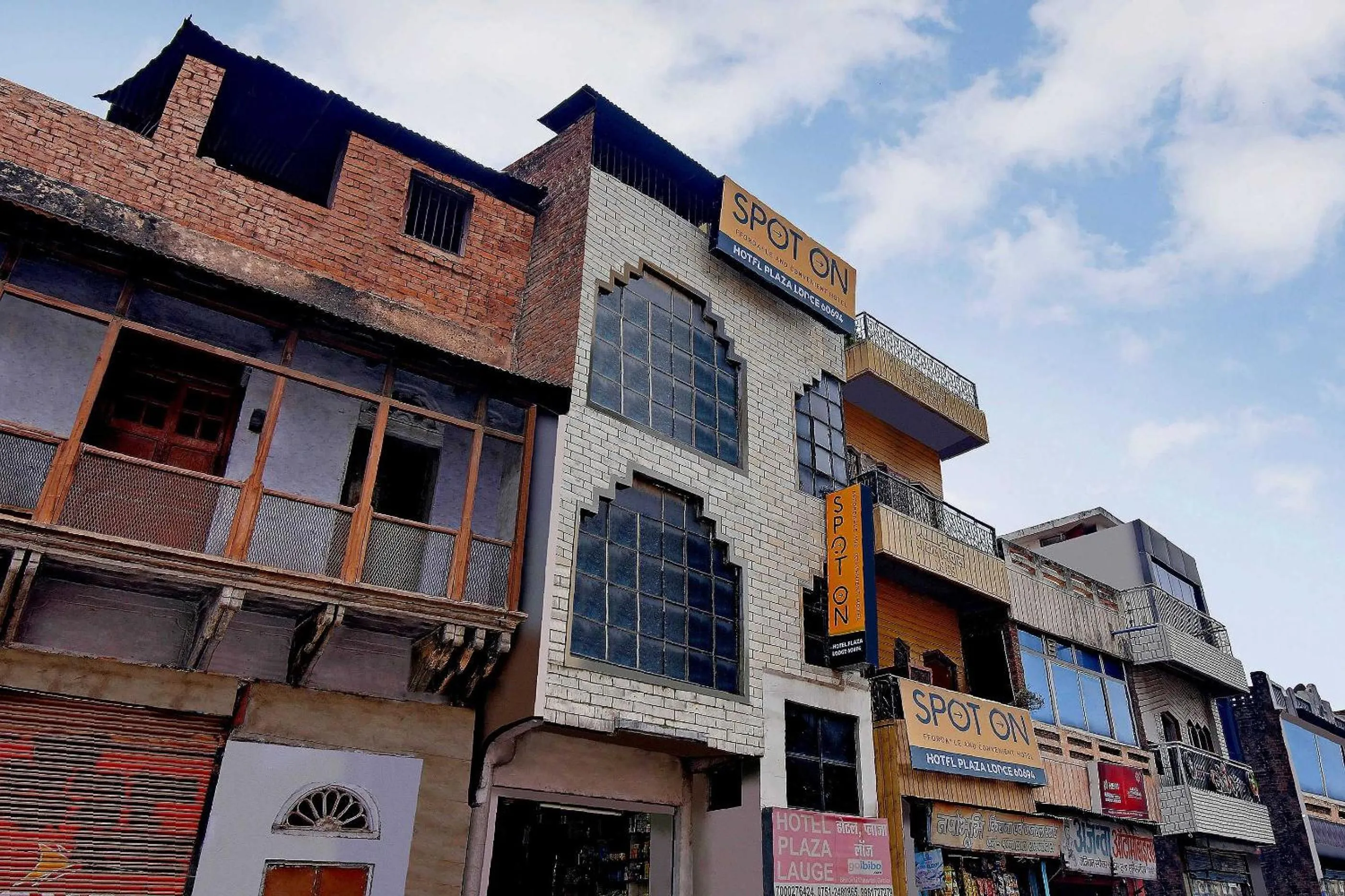 Facade/entrance in Hotel O Plaza Lodge