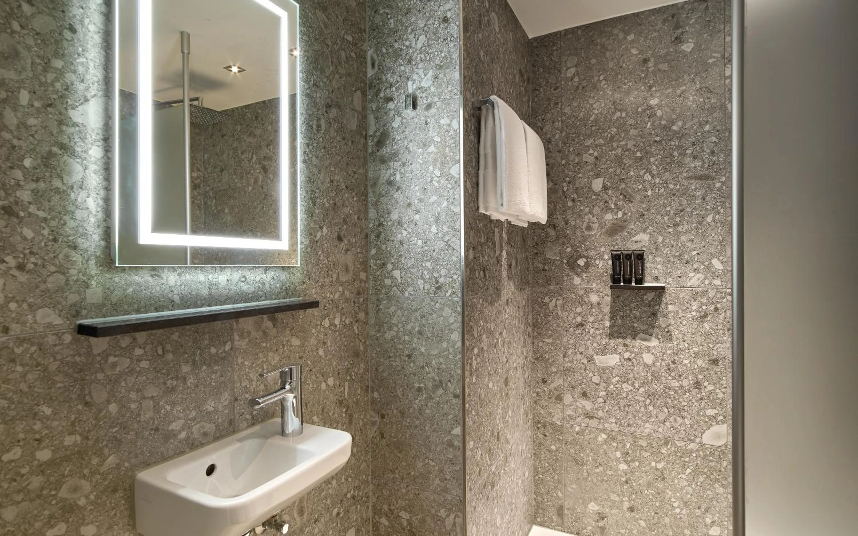 Shower in Clayton Hotel Amsterdam American