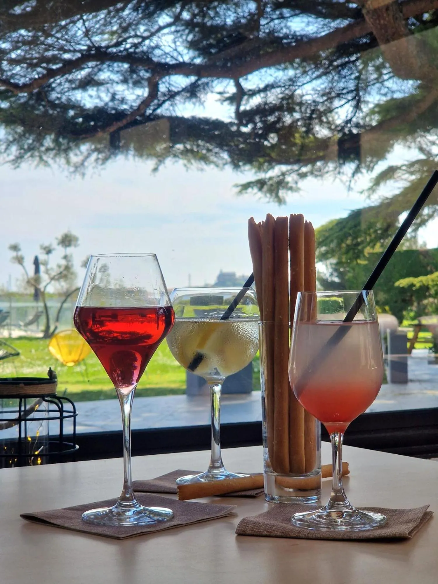 Lounge or bar in Ariane Hôtel Fos sur Mer