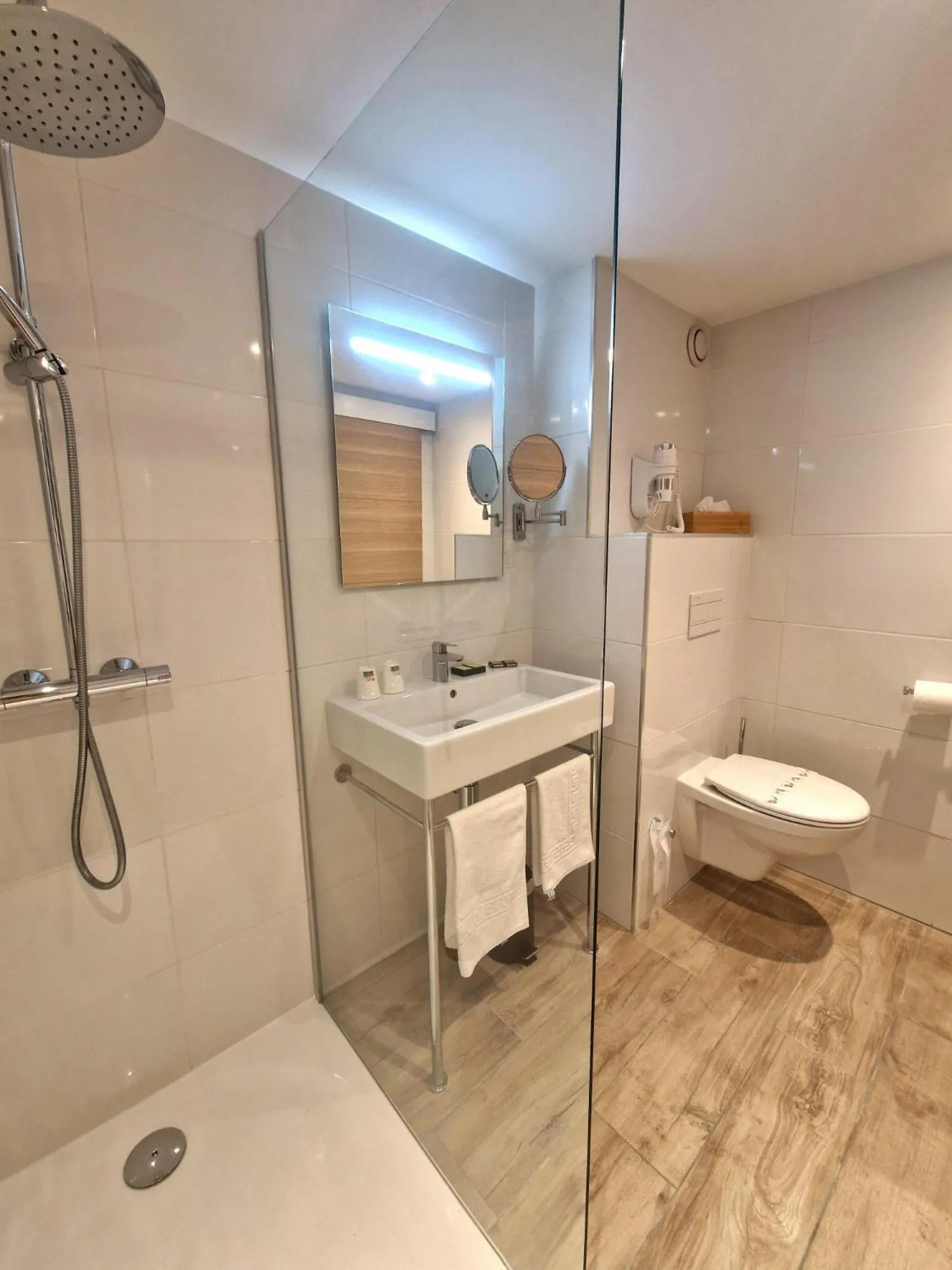 Bathroom in Ariane Hôtel Fos sur Mer