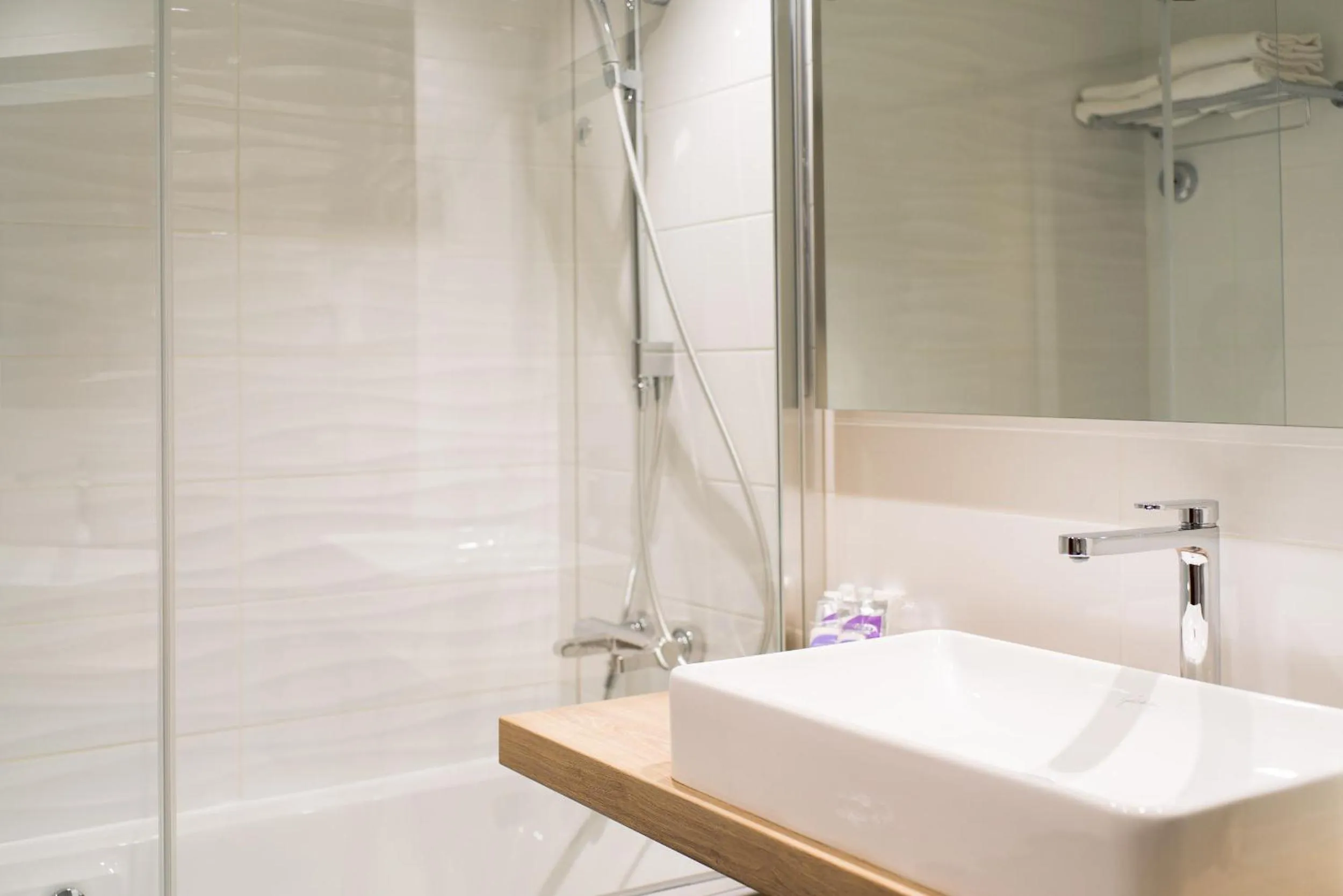 Bathroom in Ariane Hôtel Fos sur Mer