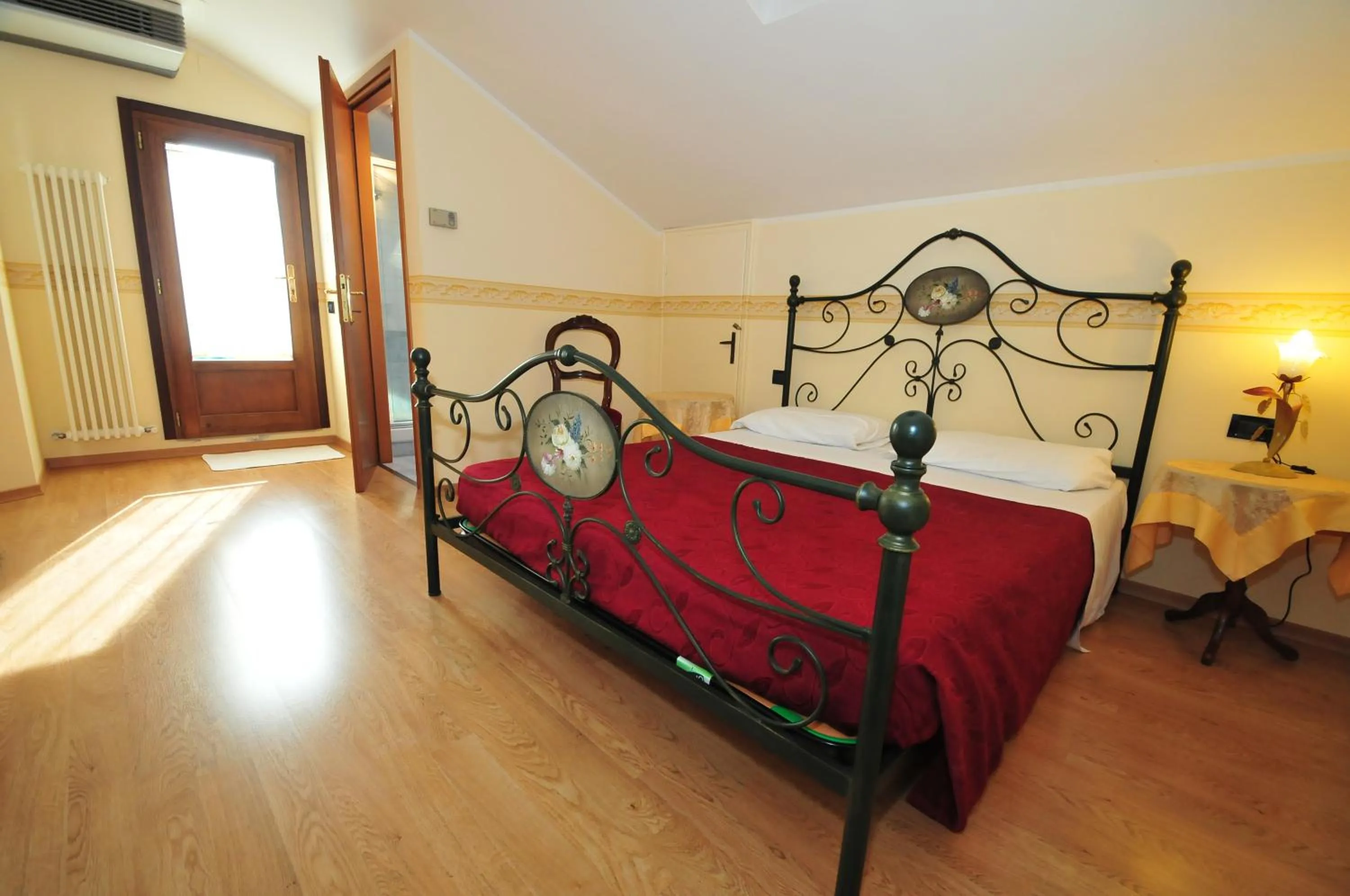 Day, Bed in Locanda Sant'Anna Hotel