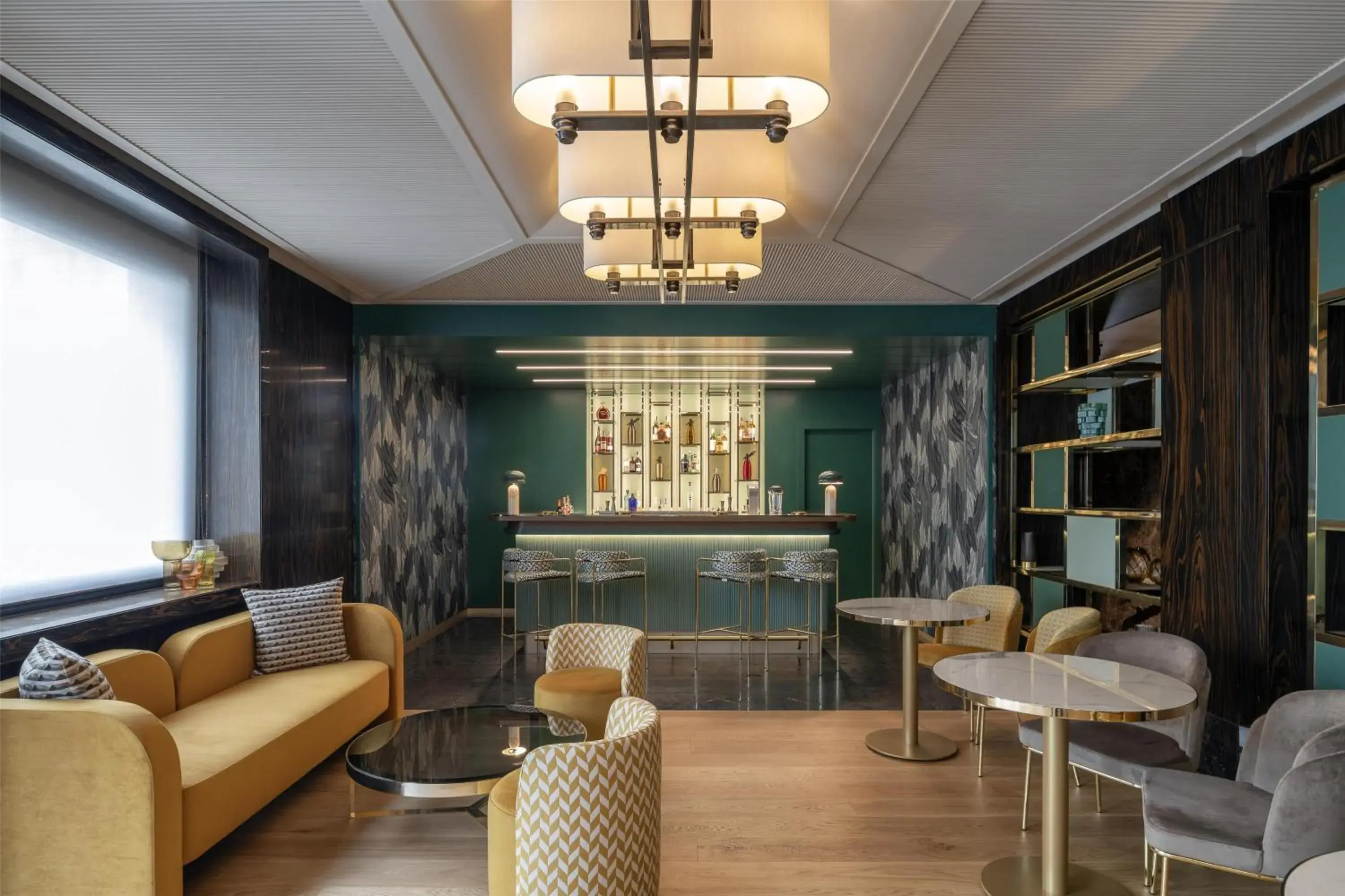 Lounge or bar in Hilton Turin Centre Lounge or bar in Hilton Turin Centre