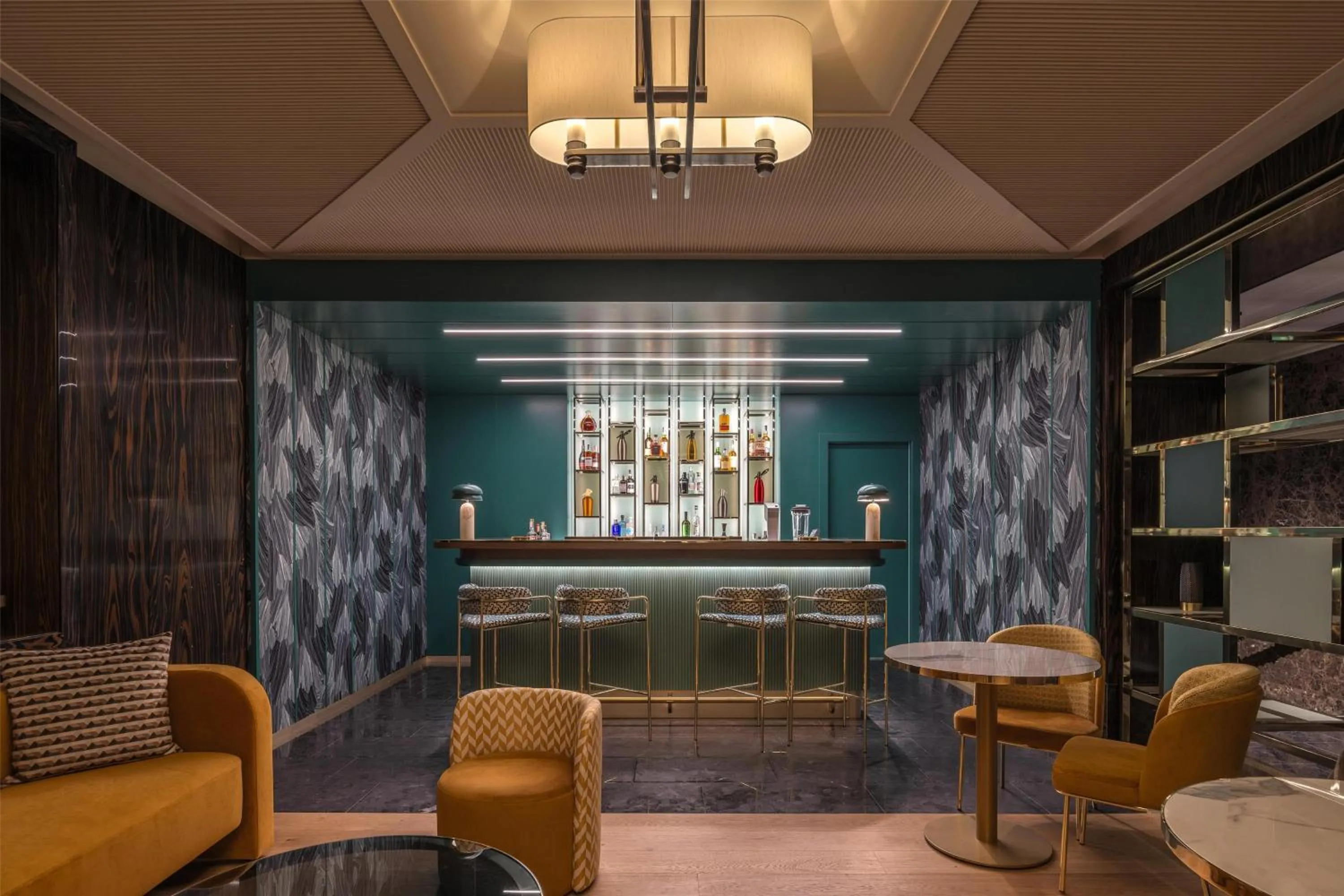 Lounge or bar in Hilton Turin Centre