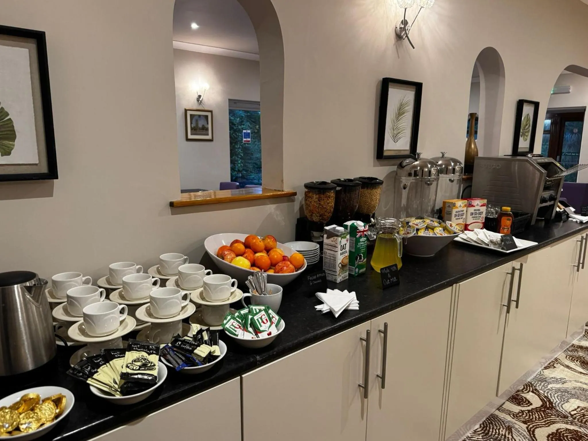 Breakfast in The Prince of Wales Hotel Berkeley by Bellevilla, A38 M5