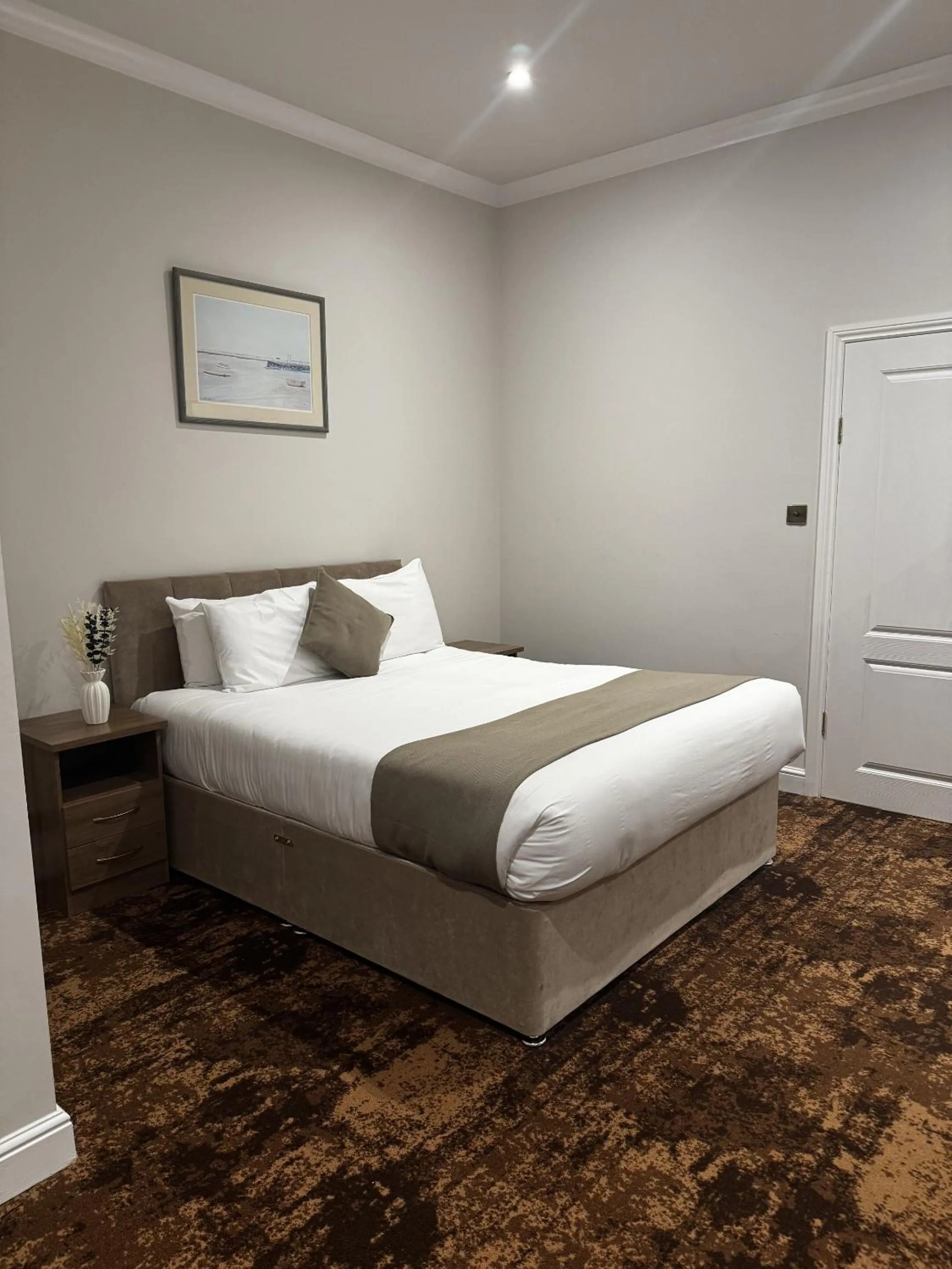 Bedroom, Bed in The Prince of Wales Hotel Berkeley by Bellevilla, A38 M5