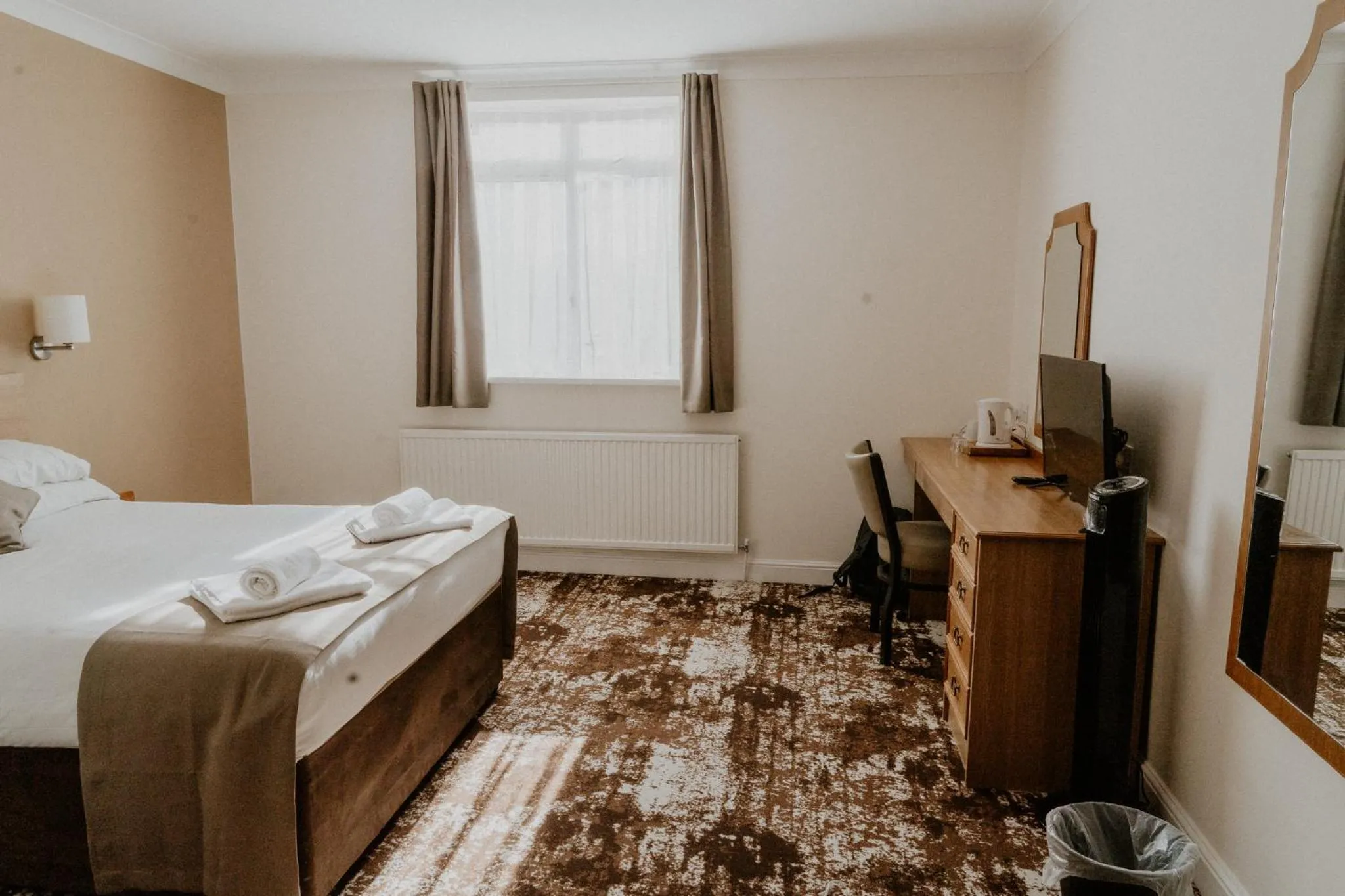 Bedroom, Bed in The Prince of Wales Hotel Berkeley by Bellevilla, A38 M5