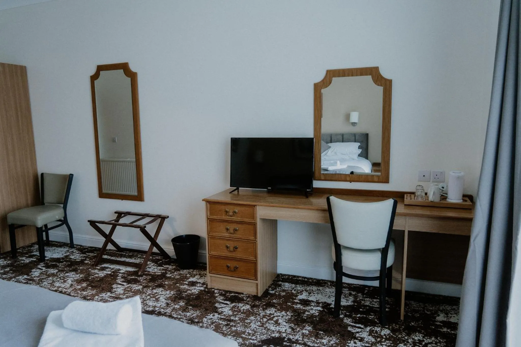 Bedroom in The Prince of Wales Hotel Berkeley by Bellevilla, A38 M5