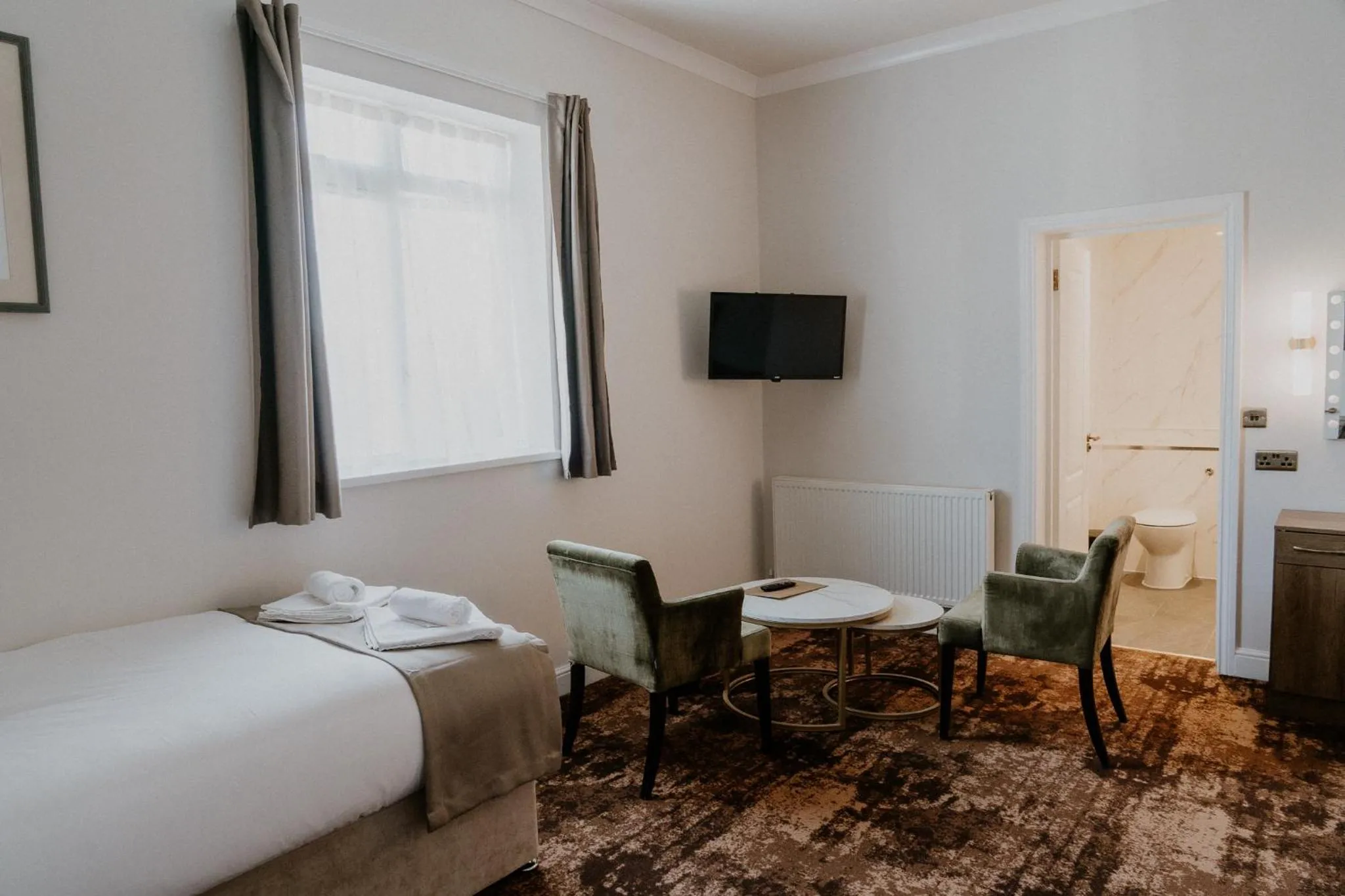 Bedroom, Bed in The Prince of Wales Hotel Berkeley by Bellevilla, A38 M5