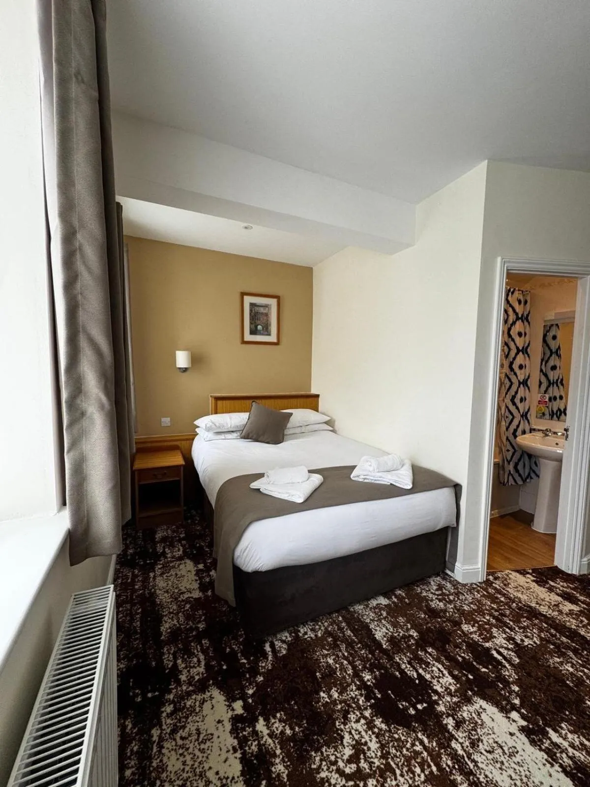Bedroom, Bed in The Prince of Wales Hotel Berkeley by Bellevilla, A38 M5