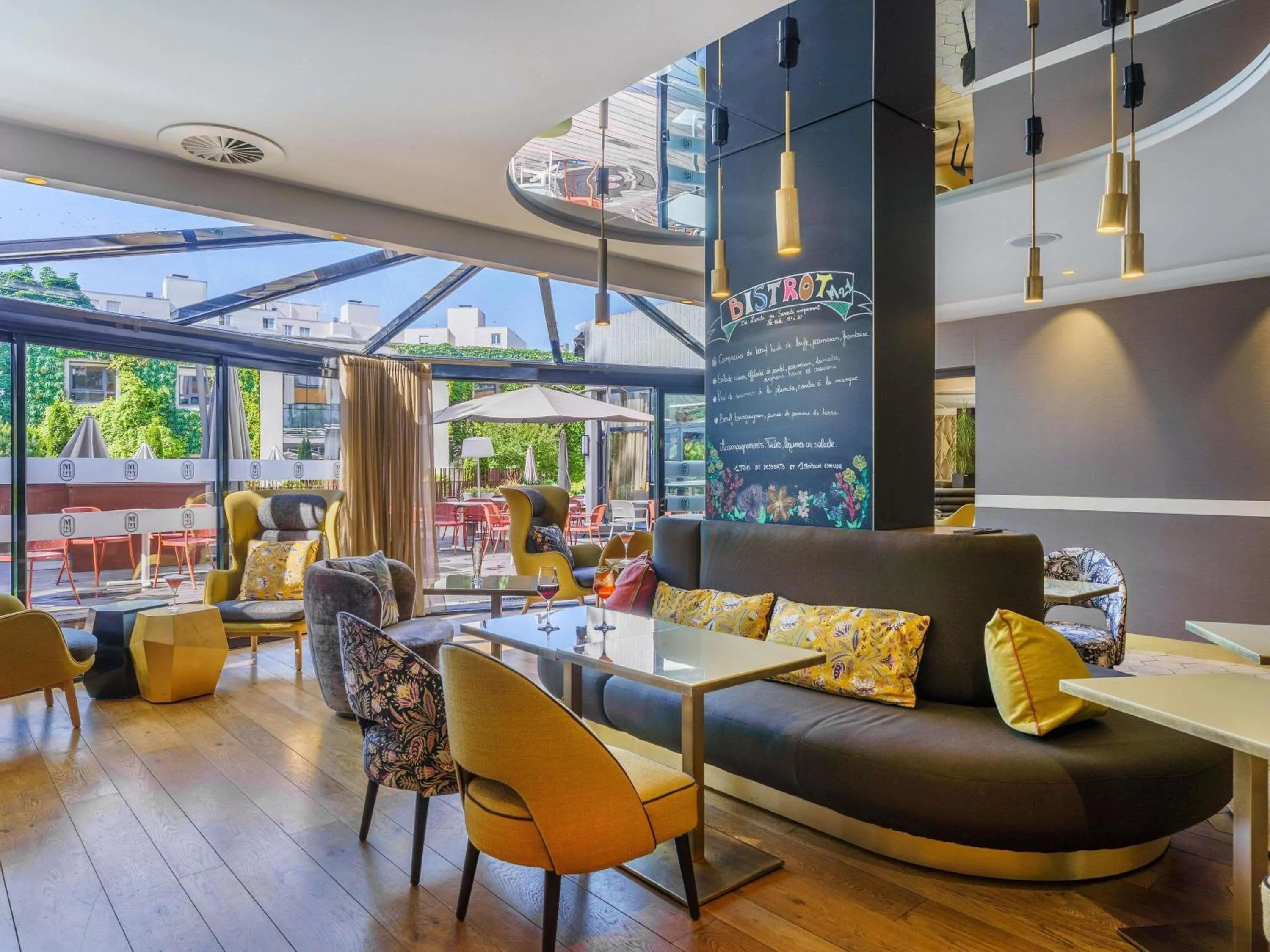 Lounge or bar in Mercure Dijon Centre Clemenceau