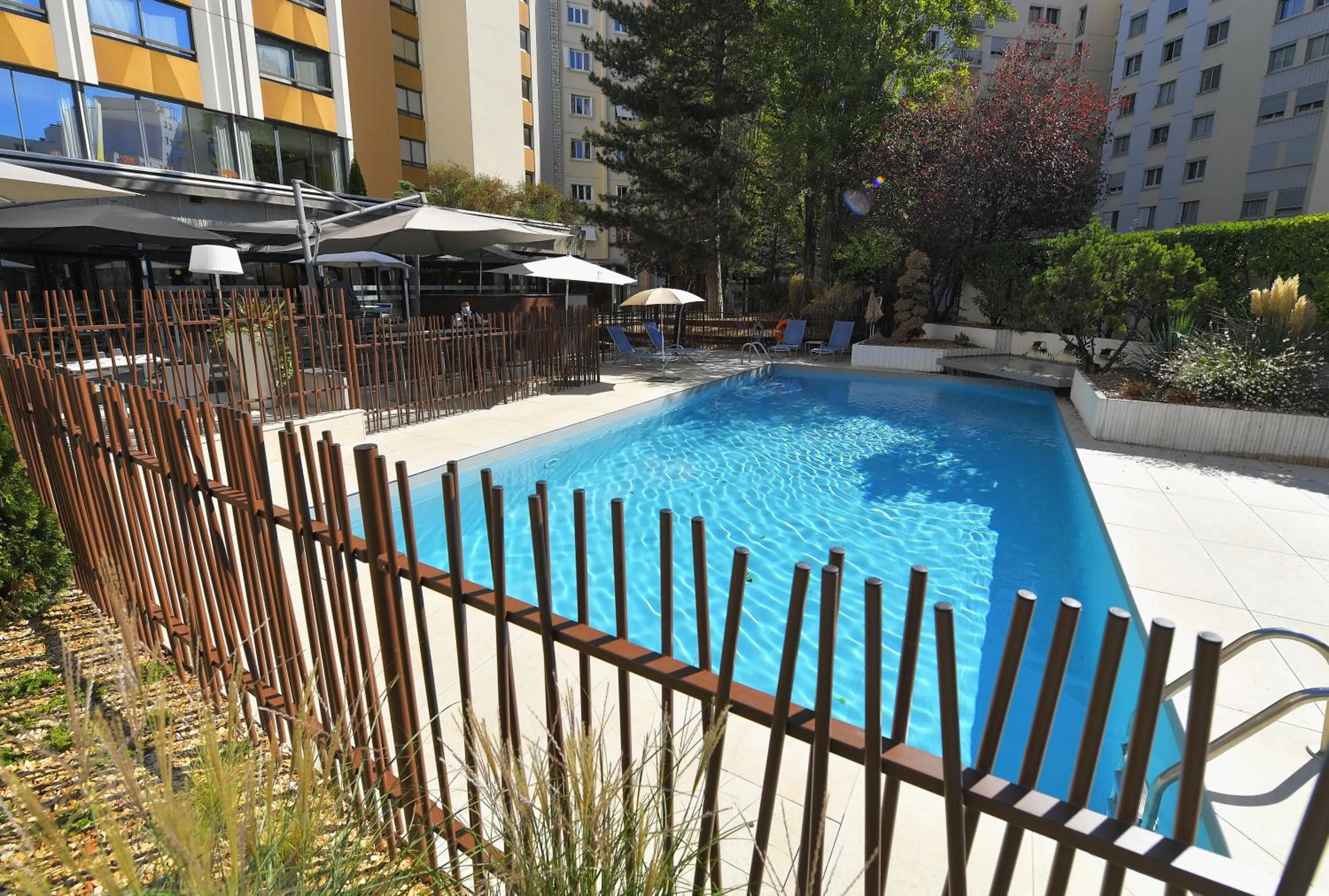 Swimming pool in Mercure Dijon Centre Clemenceau