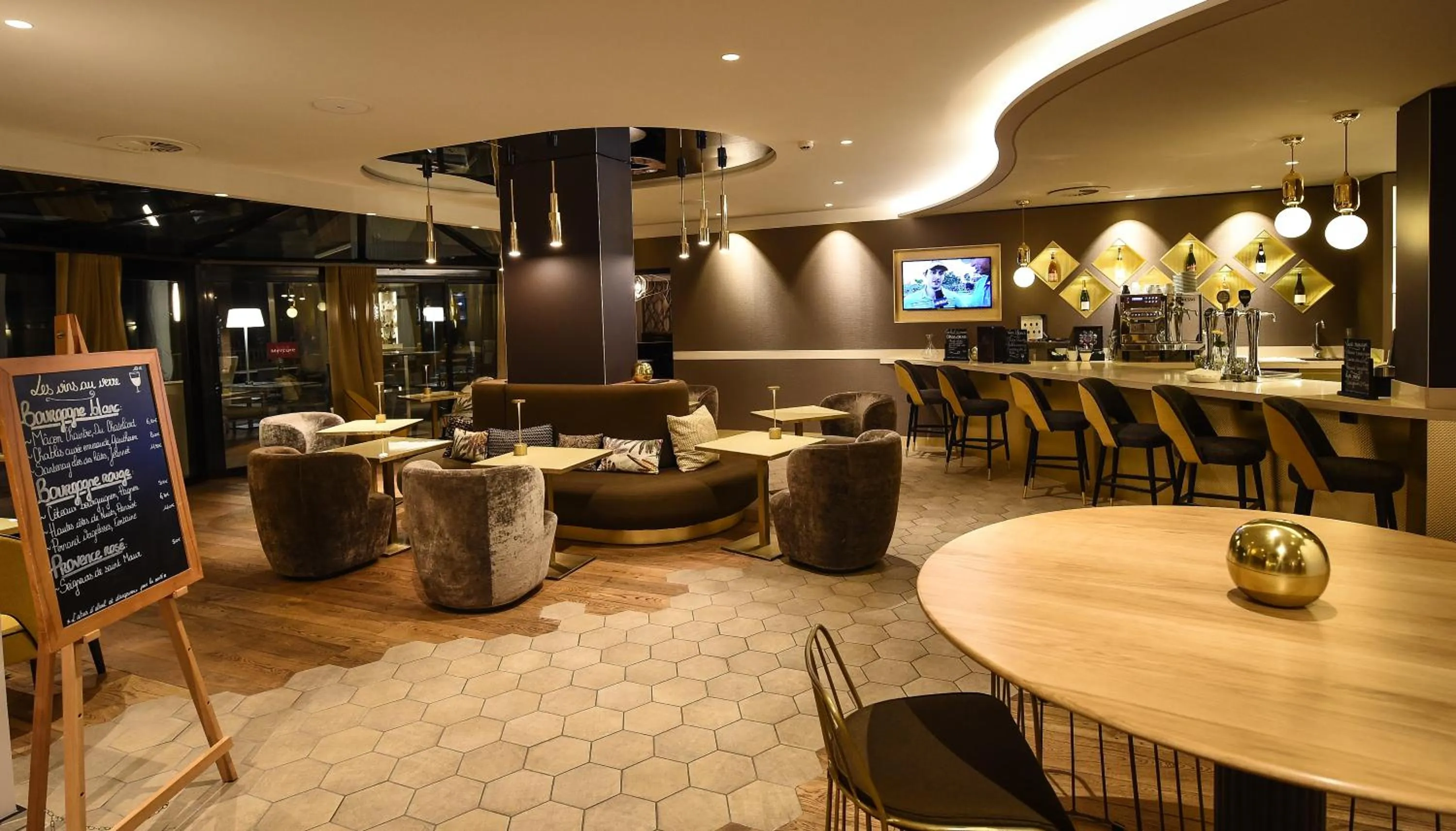 Lobby or reception in Mercure Dijon Centre Clemenceau