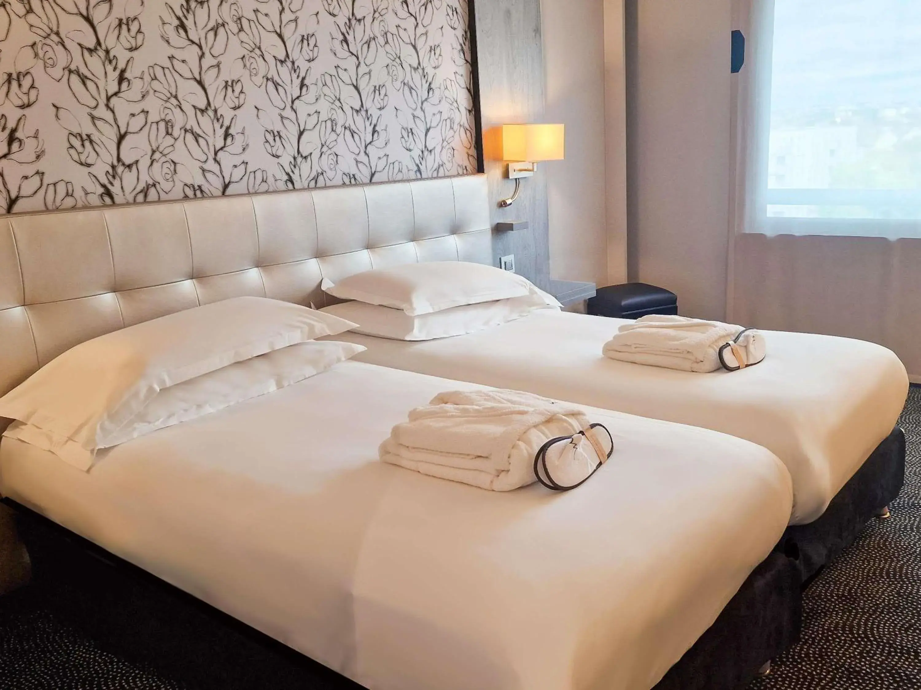 Bedroom, Bed in Mercure Dijon Centre Clemenceau Bedroom, Bed in Mercure Dijon Centre Clemenceau