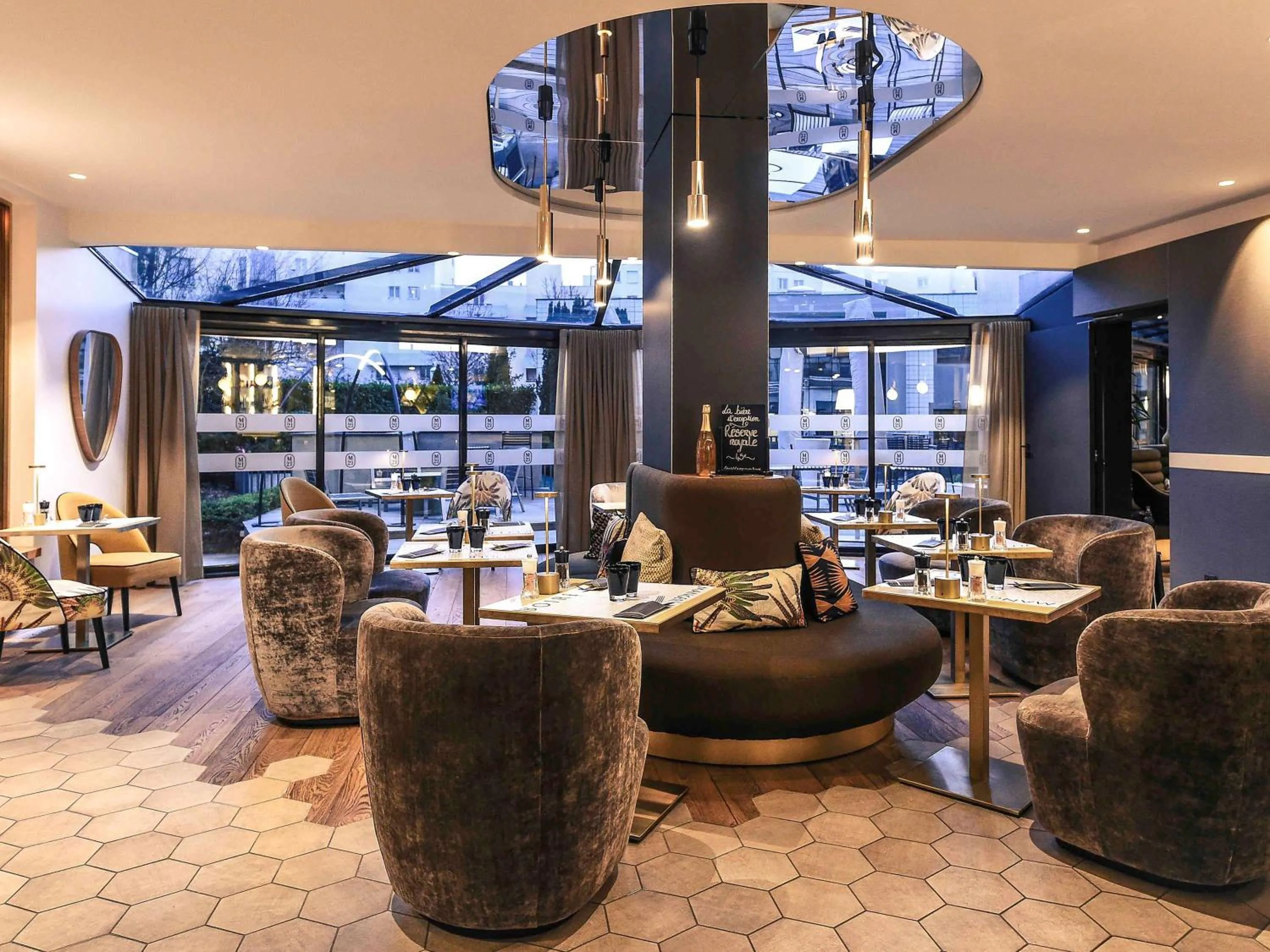 Lounge or bar in Mercure Dijon Centre Clemenceau