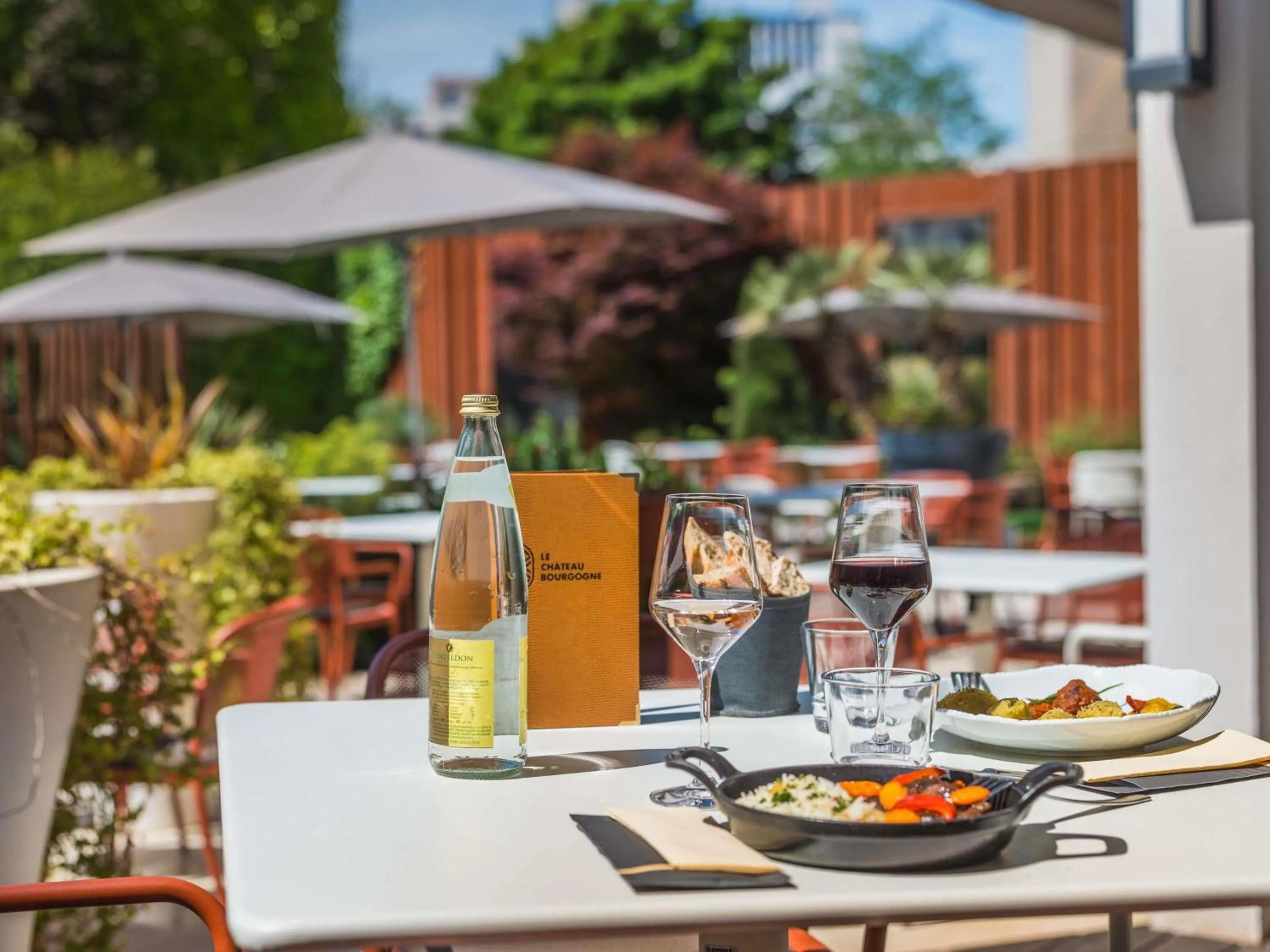 Lounge or bar in Mercure Dijon Centre Clemenceau