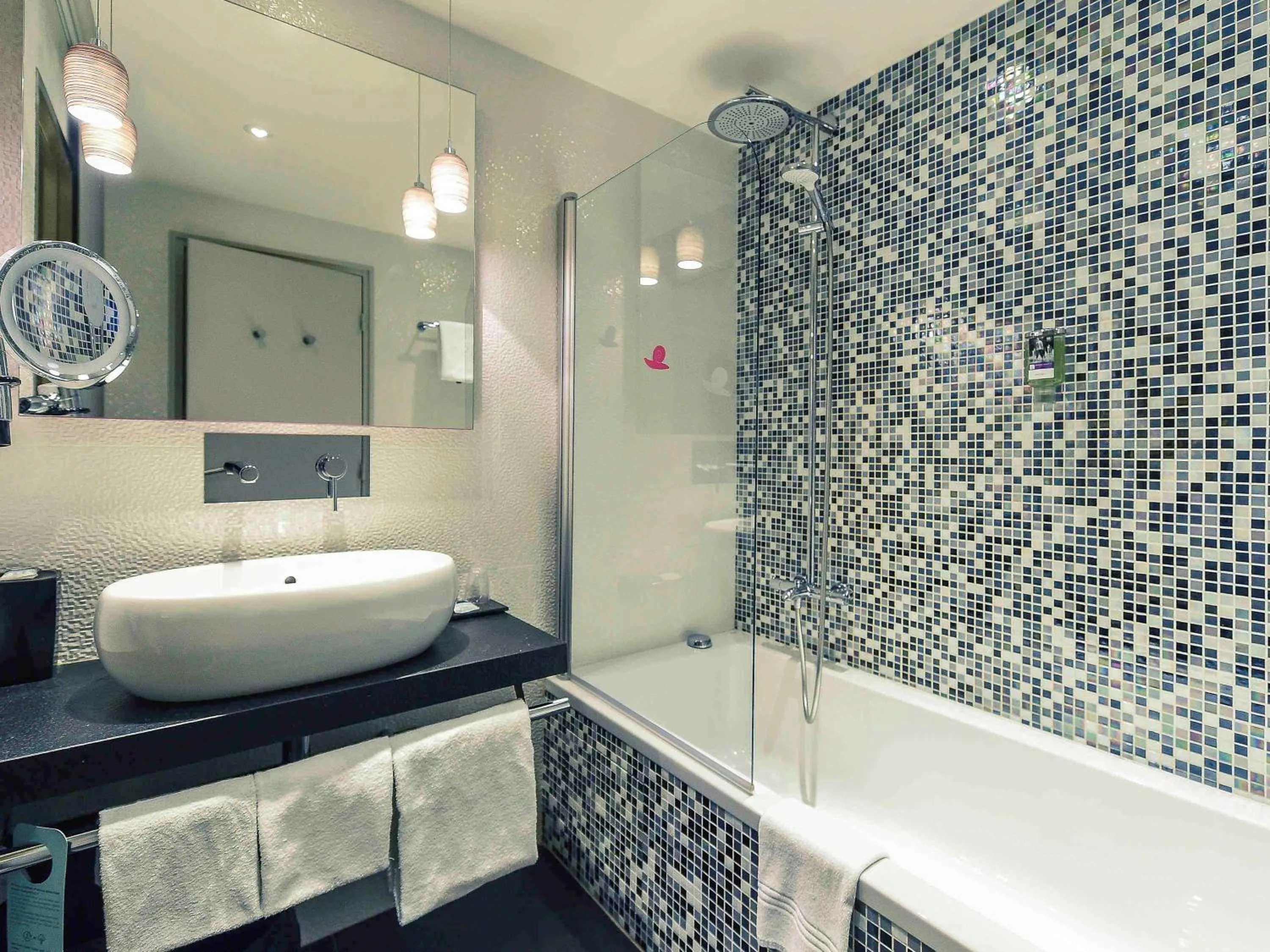 Photo of the whole room in Mercure Dijon Centre Clemenceau