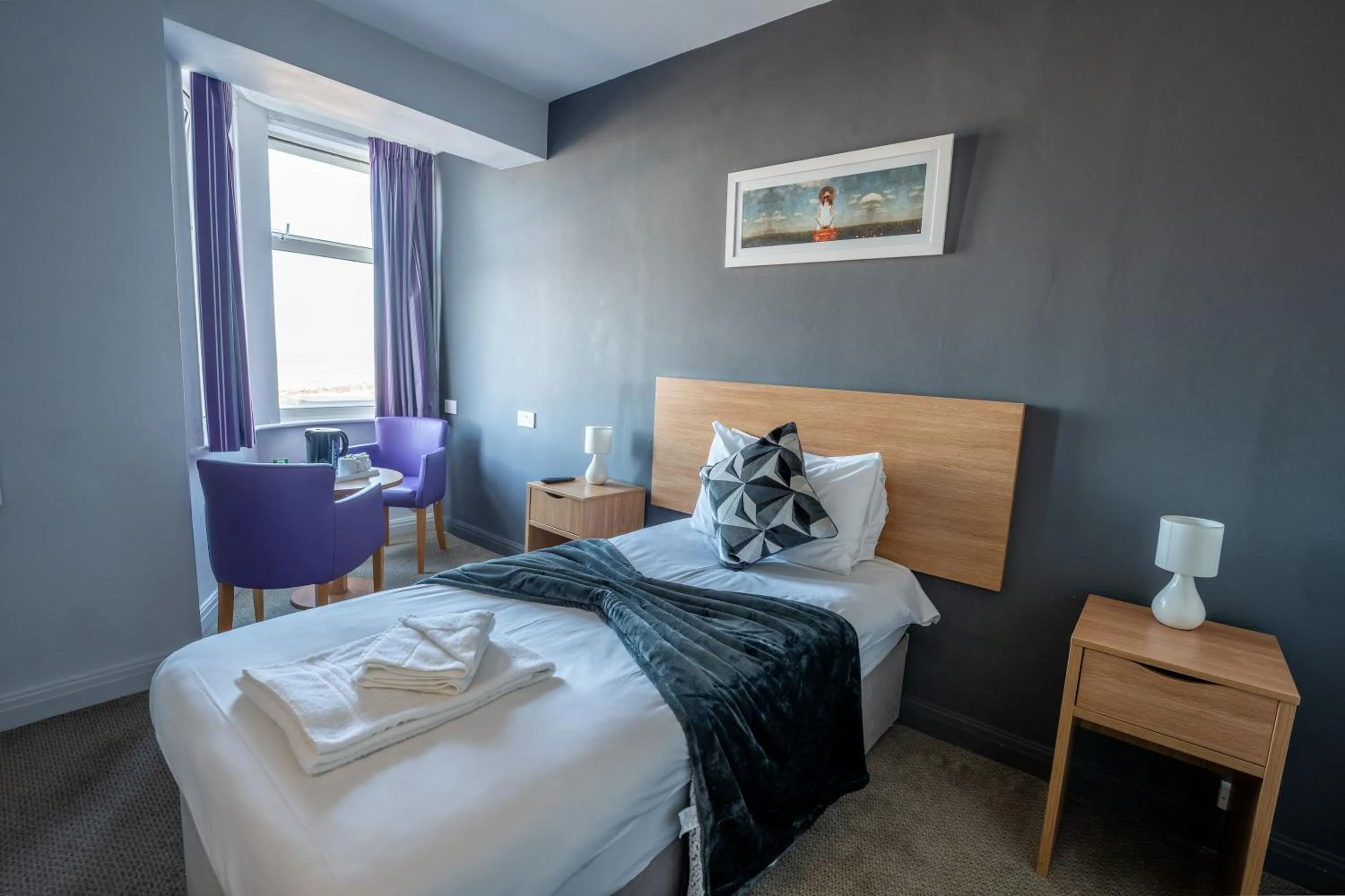 Bedroom, Bed in The Strathmore Hotel