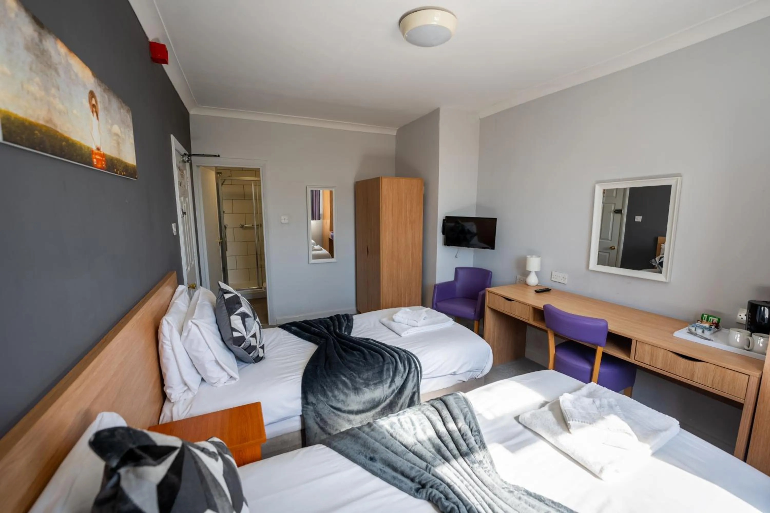 Bedroom, Bed in The Strathmore Hotel