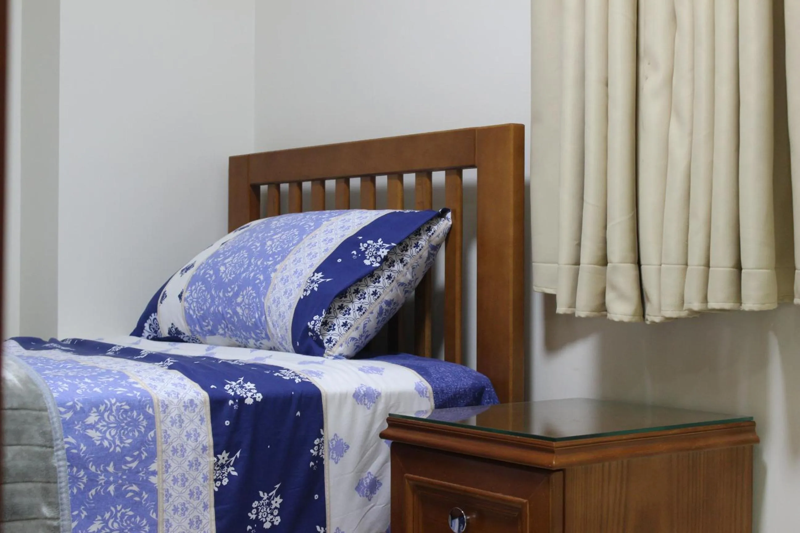 Bedroom, Bed in Al Raya Apartments