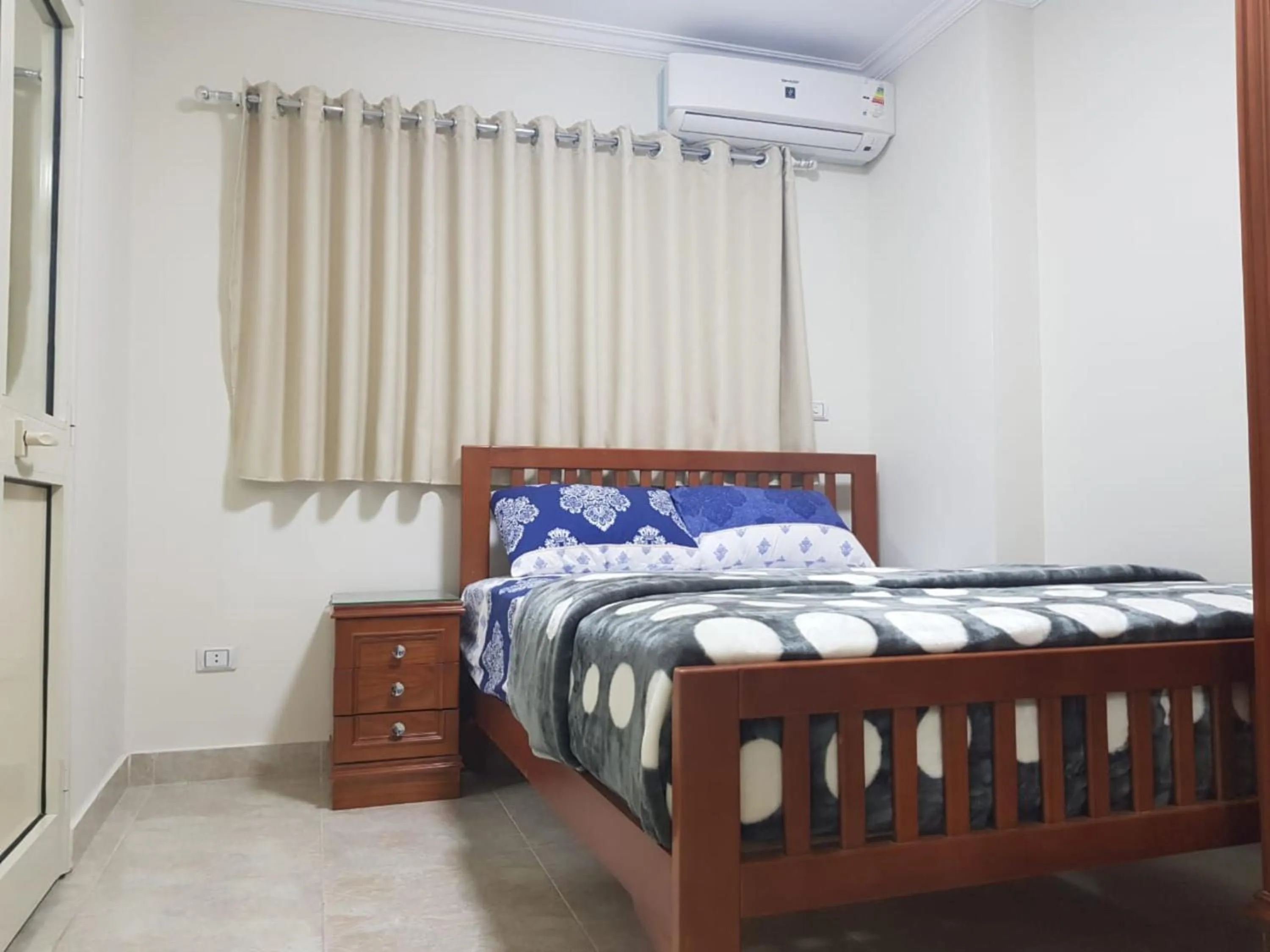 Bedroom, Bed in Al Raya Apartments