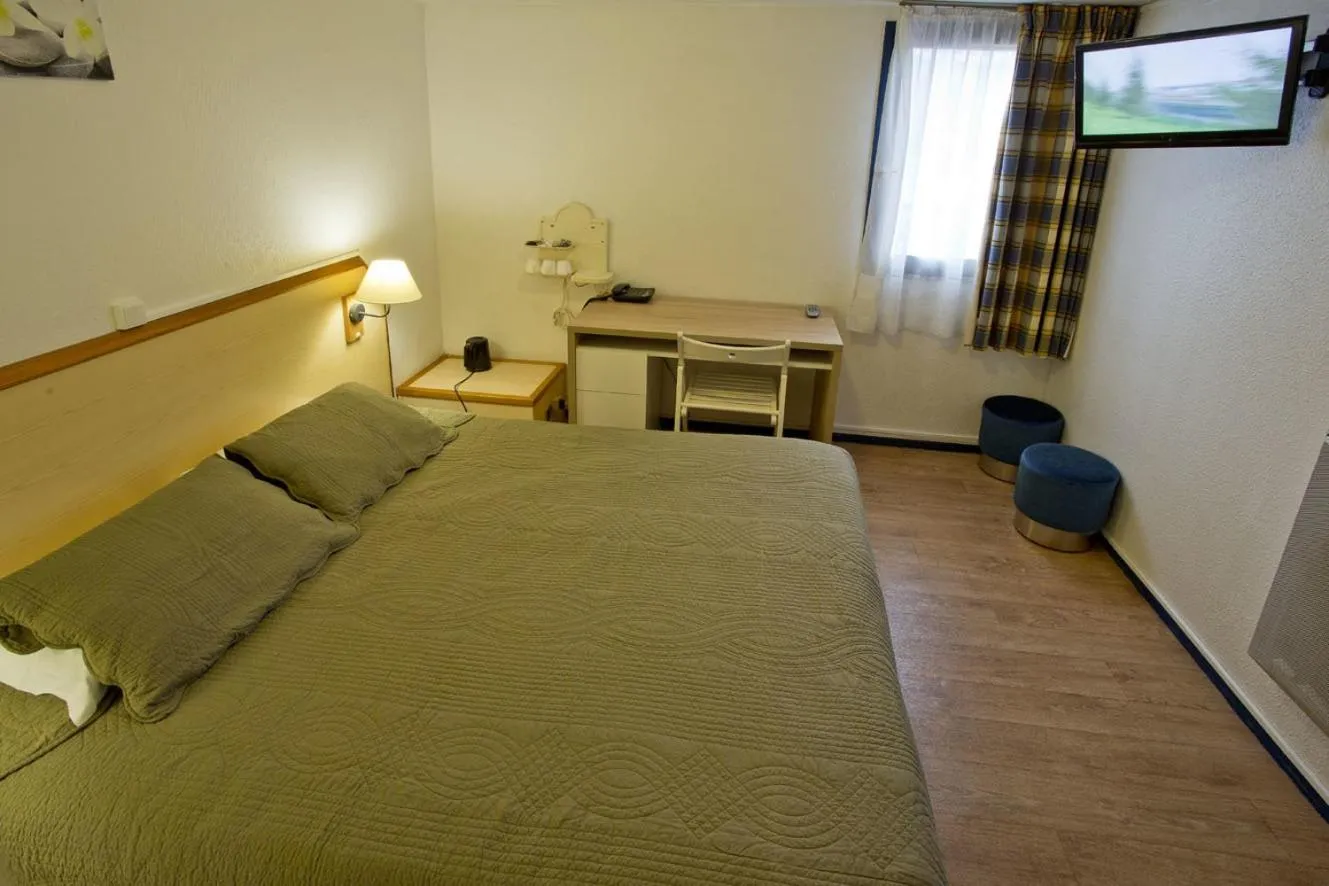 Bedroom in Hipotel Paris Marne La Vallée