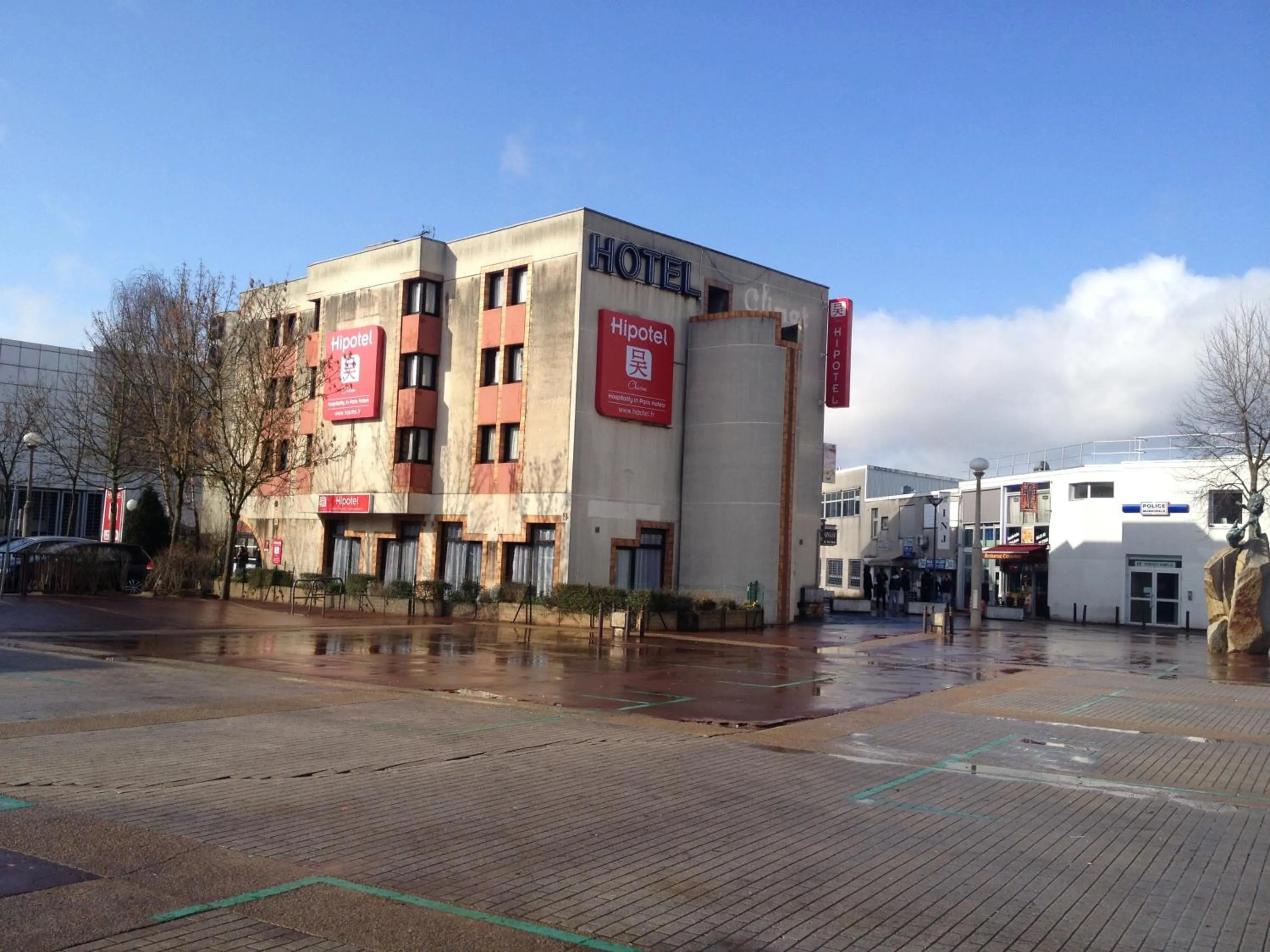 Facade/entrance in Hipotel Paris Marne La Vallée