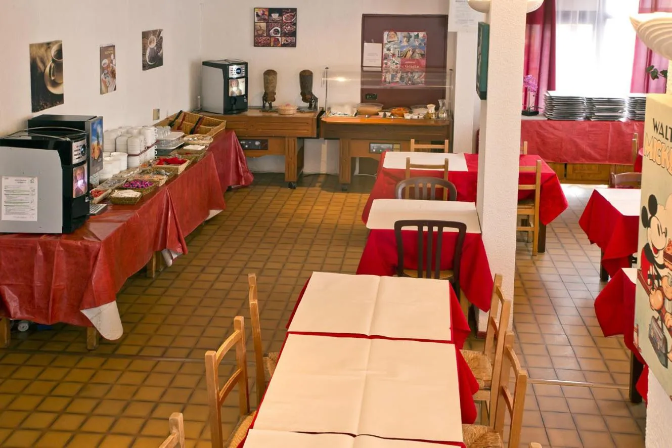 Restaurant/places to eat in Hipotel Paris Marne La Vallée