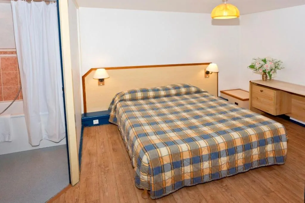 Bed in Hipotel Paris Marne La Vallée