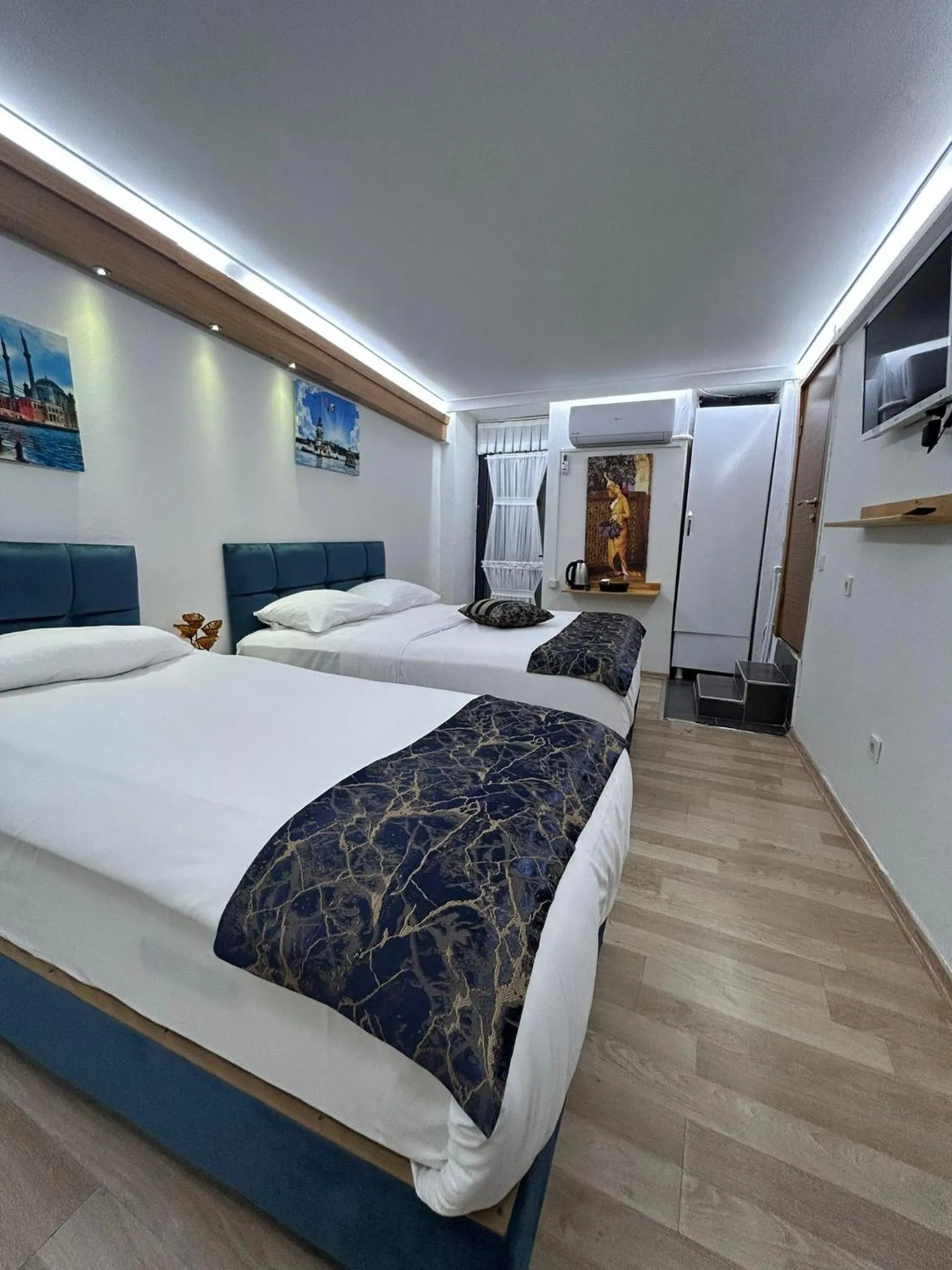 Bed in Seven Rooms Oldcity Hotel