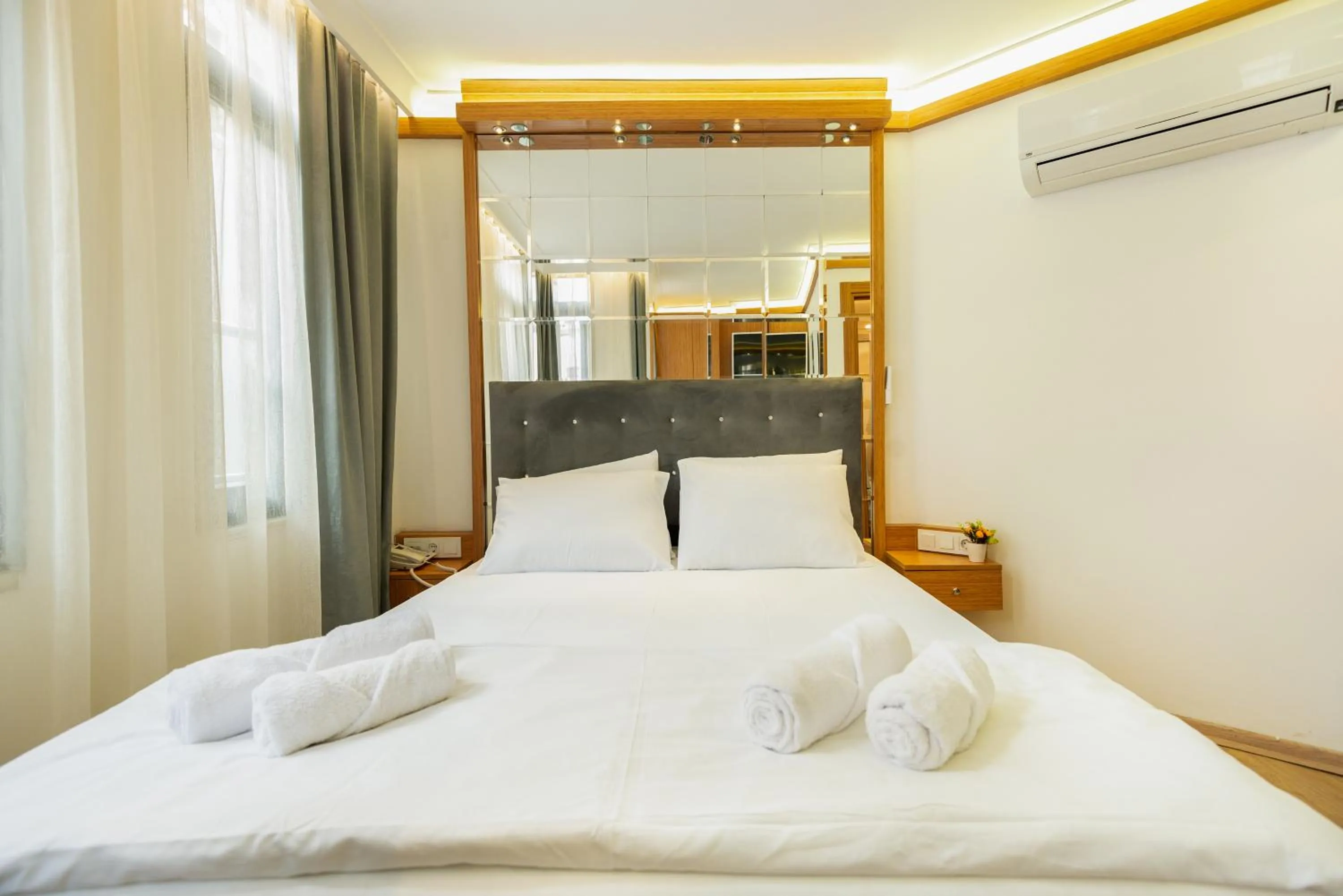 Bed in Seven Rooms Oldcity Hotel