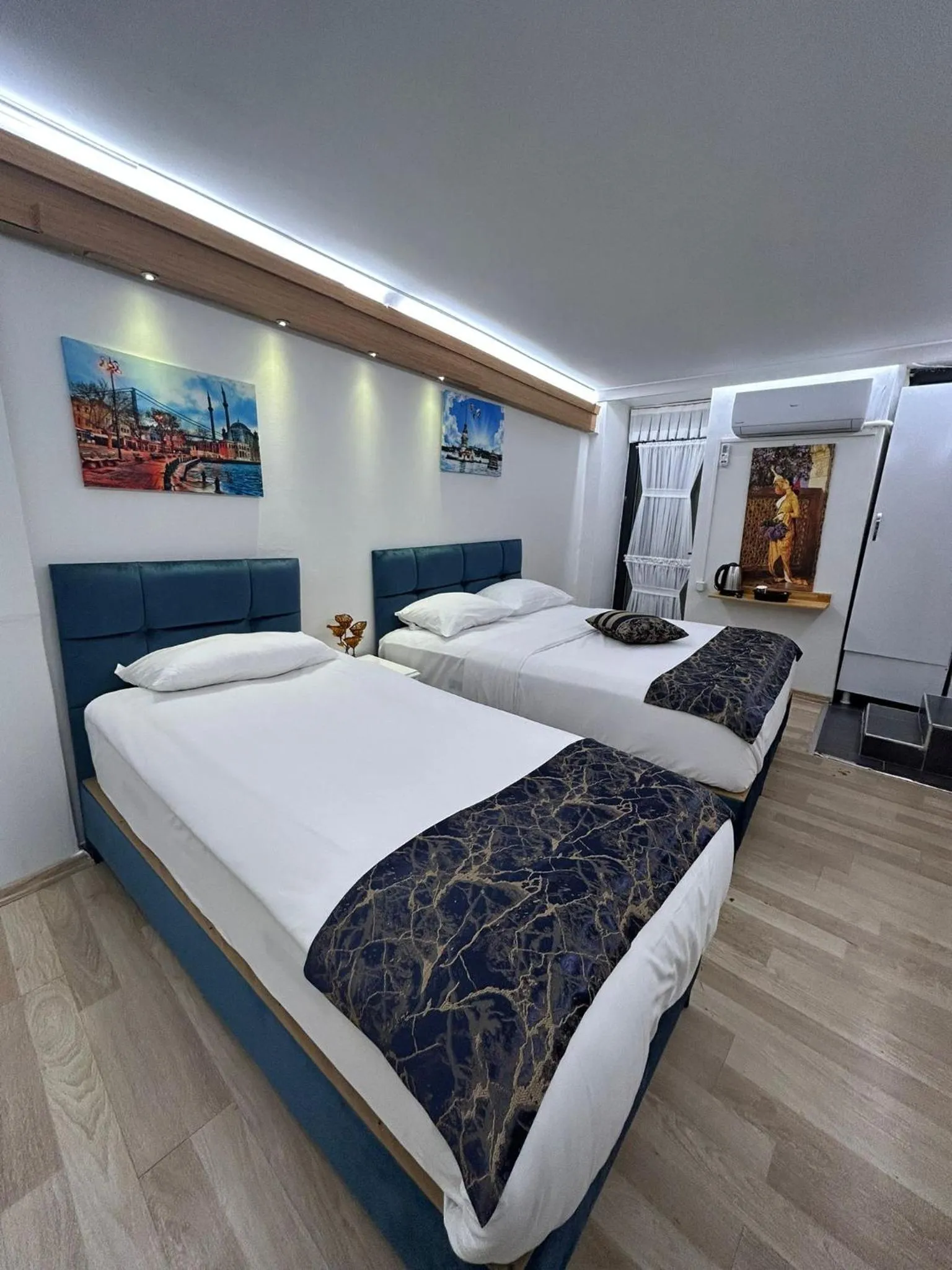 Bed in Seven Rooms Oldcity Hotel