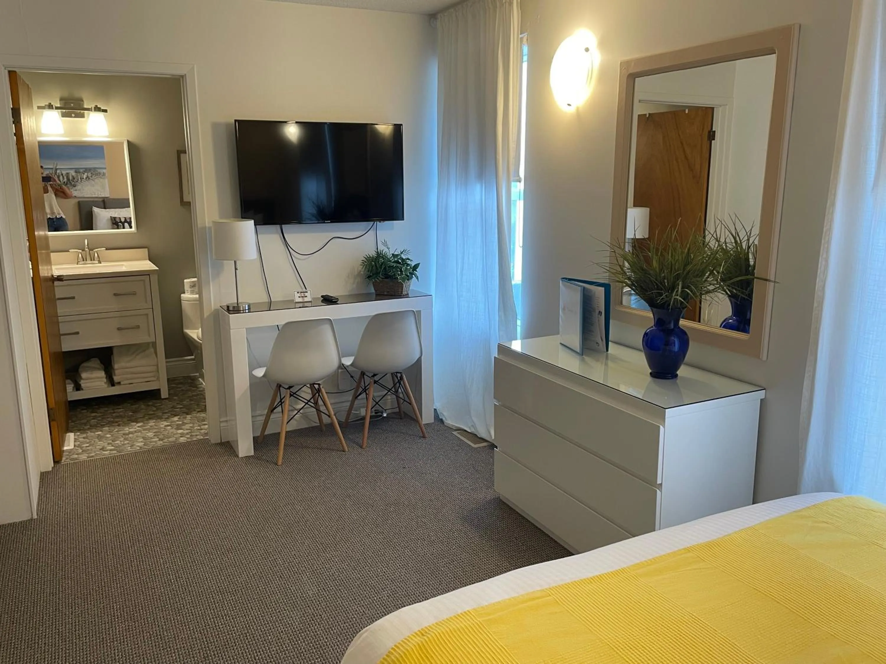 TV and multimedia, Bed in Paradise Inn On the Beach