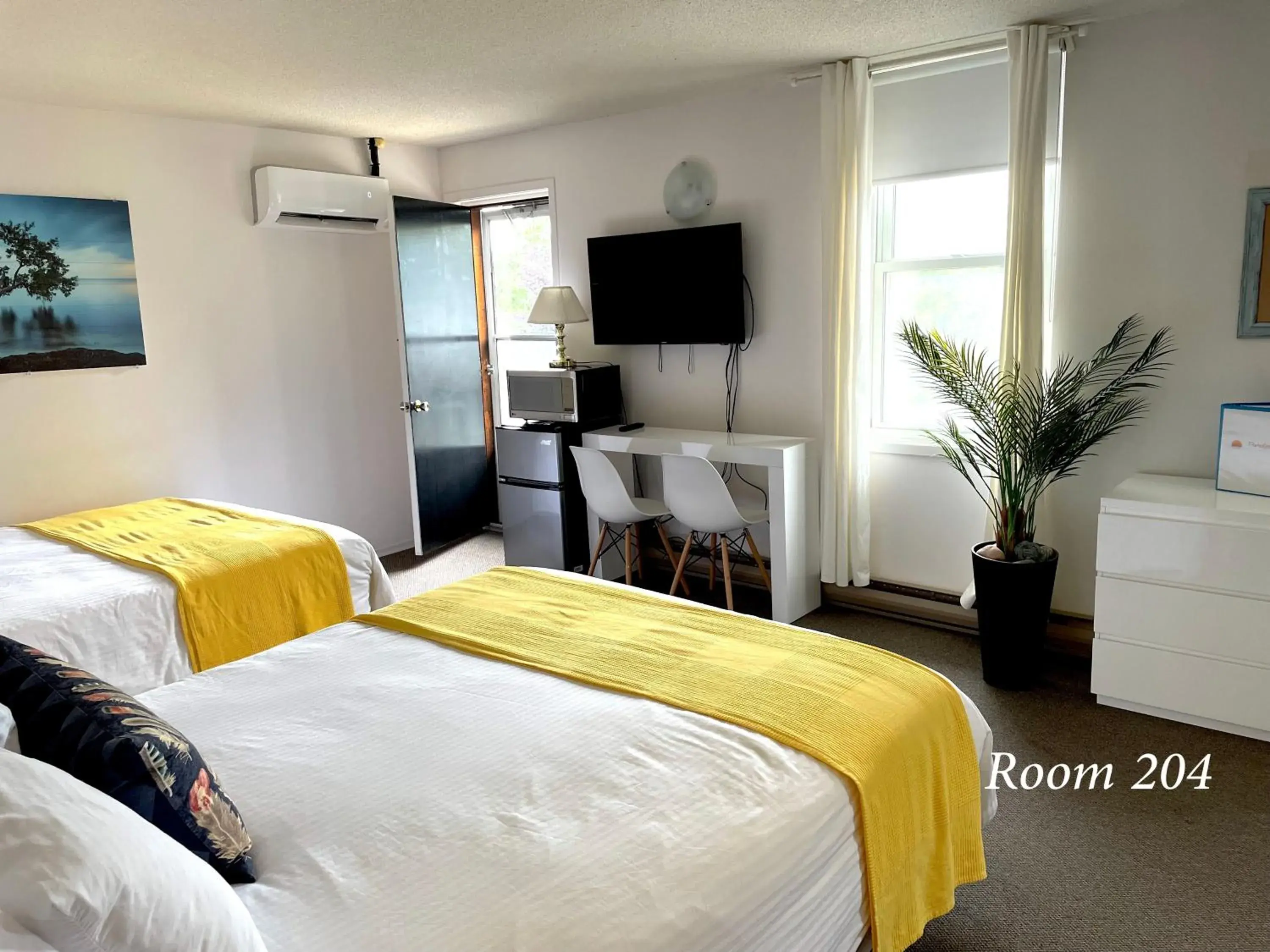 Queen Room with Balcony in Paradise Inn On the Beach Queen Room with Balcony in Paradise Inn On the Beach