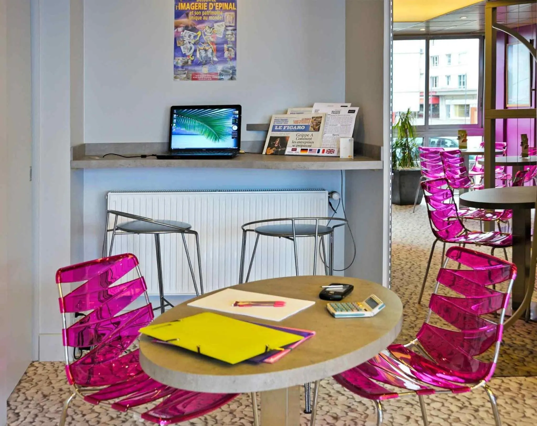 Lounge or bar in Mercure Epinal Centre