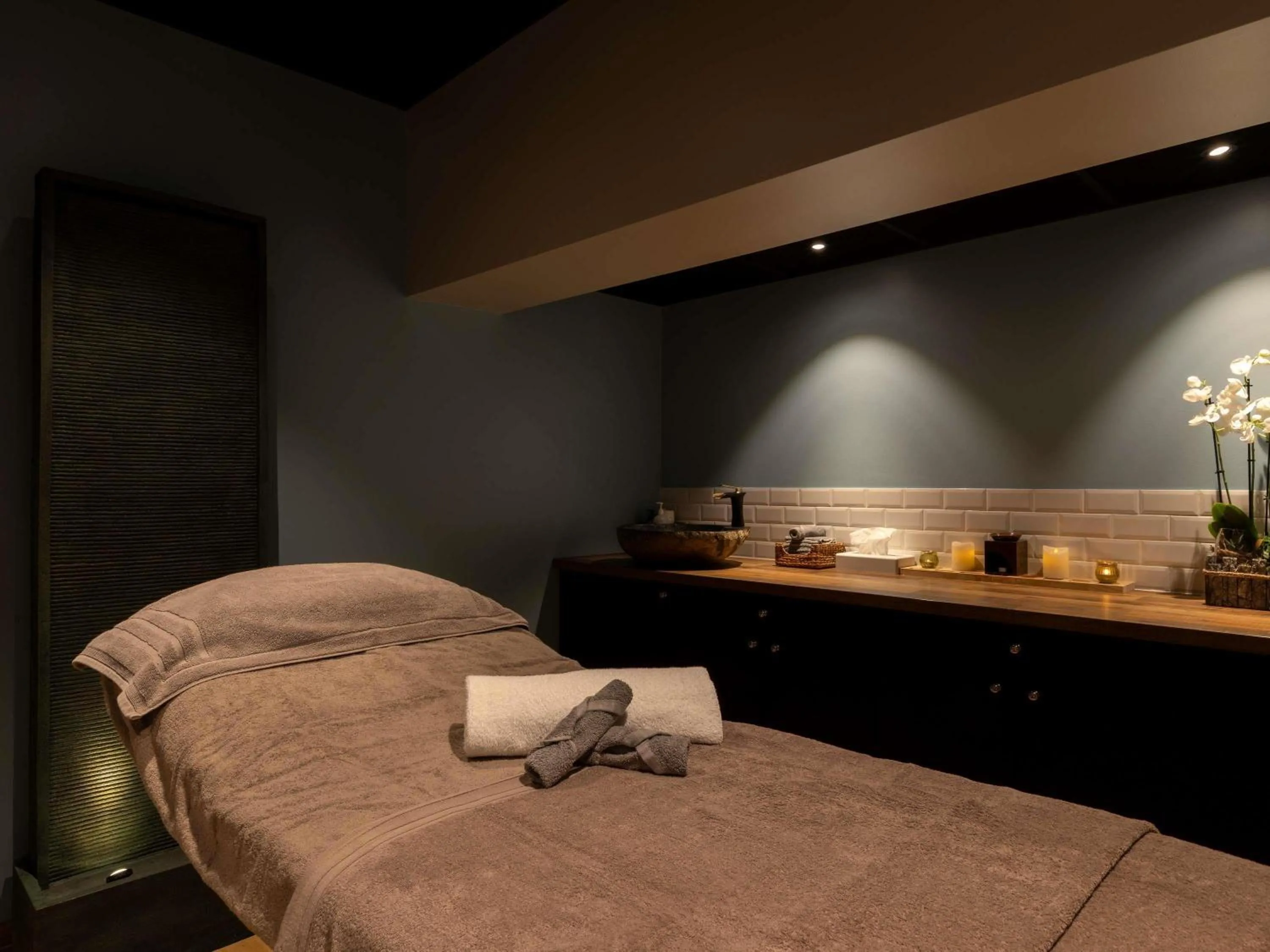 Property building, Bed in Mercure Epinal Centre