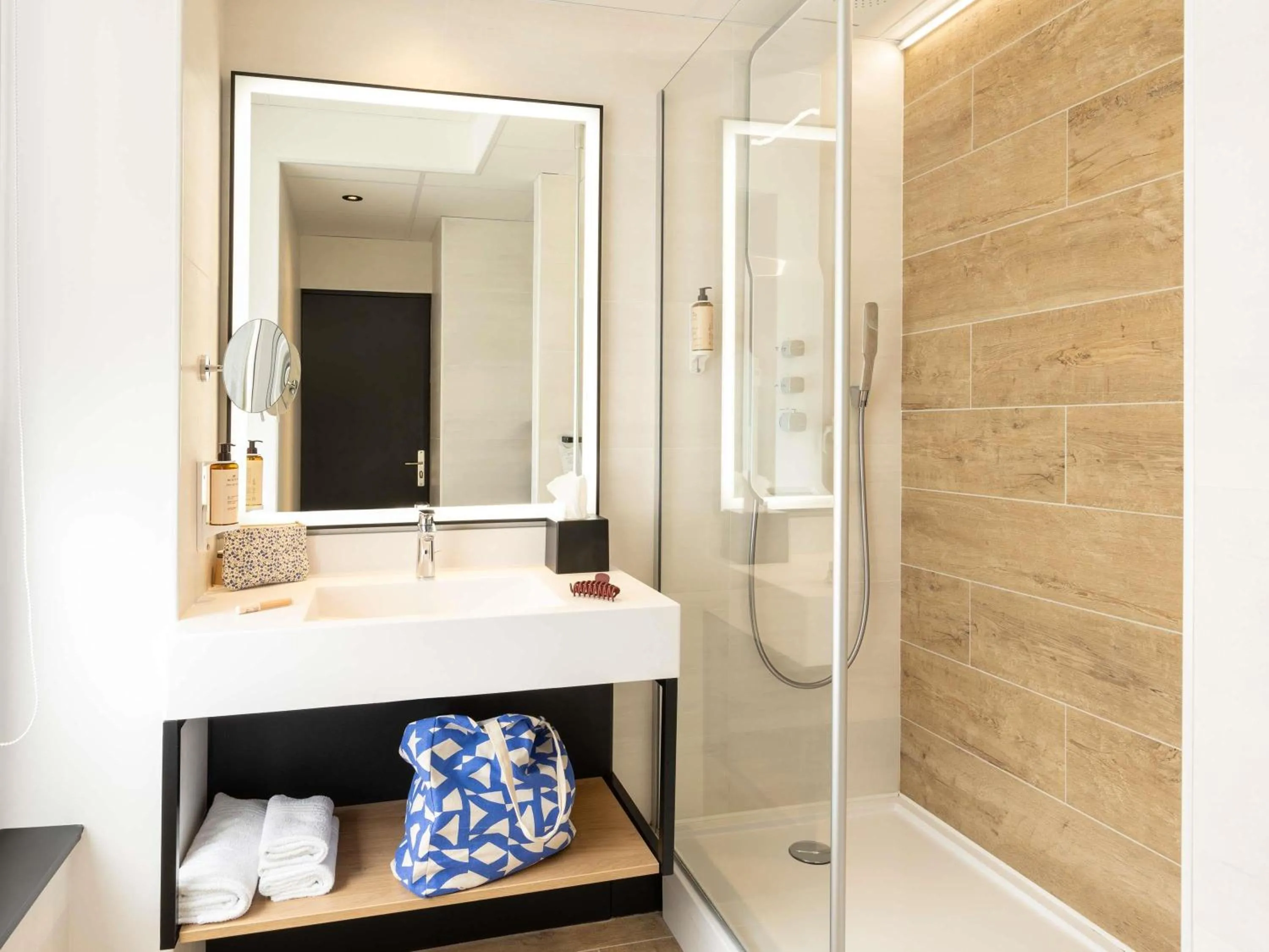 Bedroom in Mercure Epinal Centre