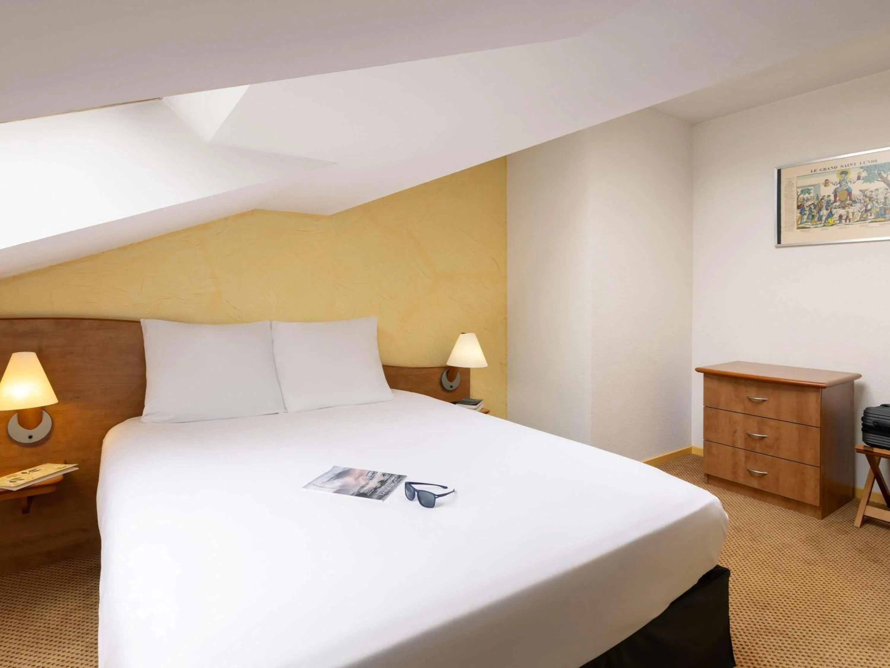 Bedroom, Bed in Mercure Epinal Centre