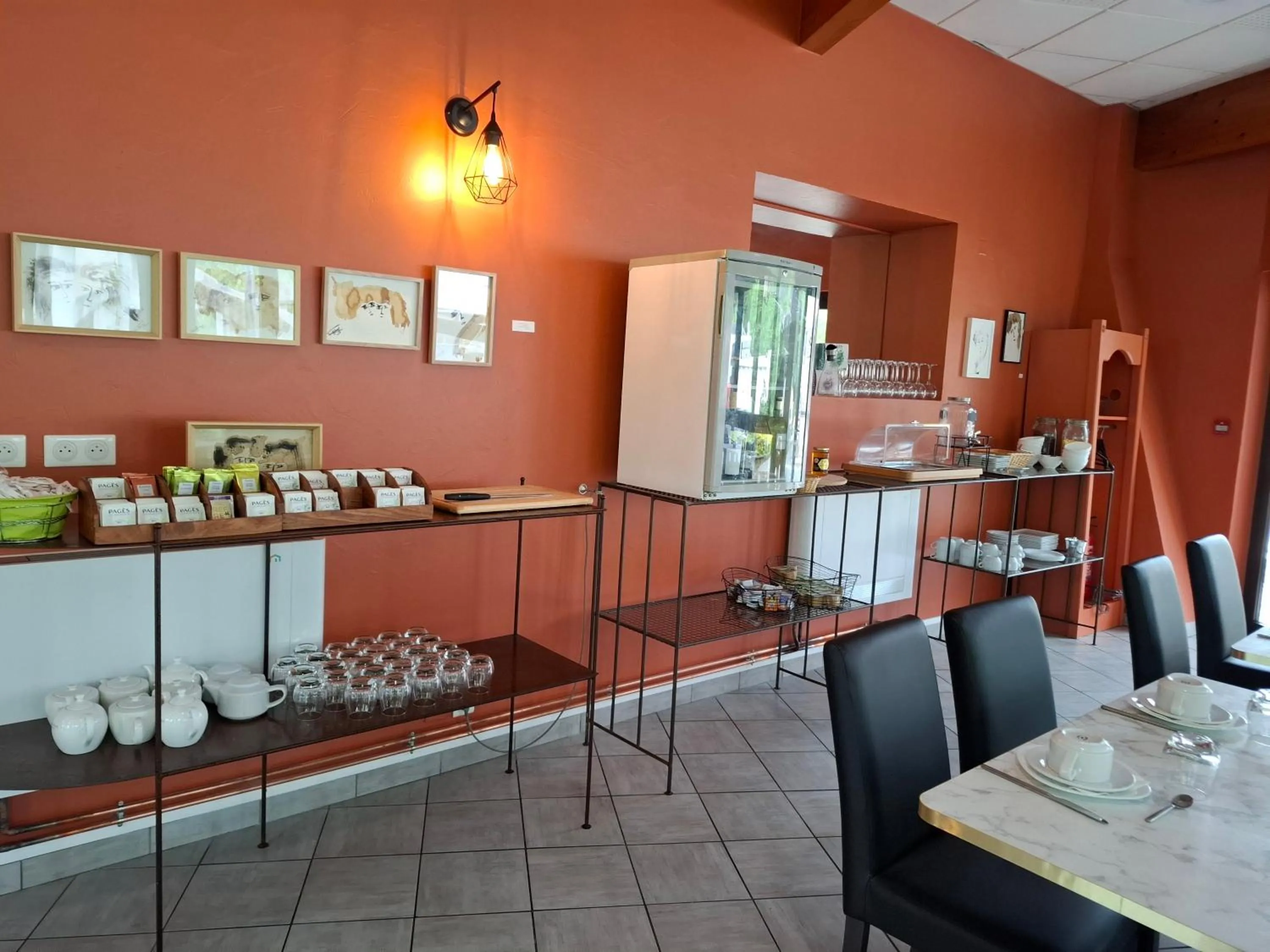 Restaurant/places to eat in Logis Hotel Restaurant Auberge Les Rives de l'Arzon