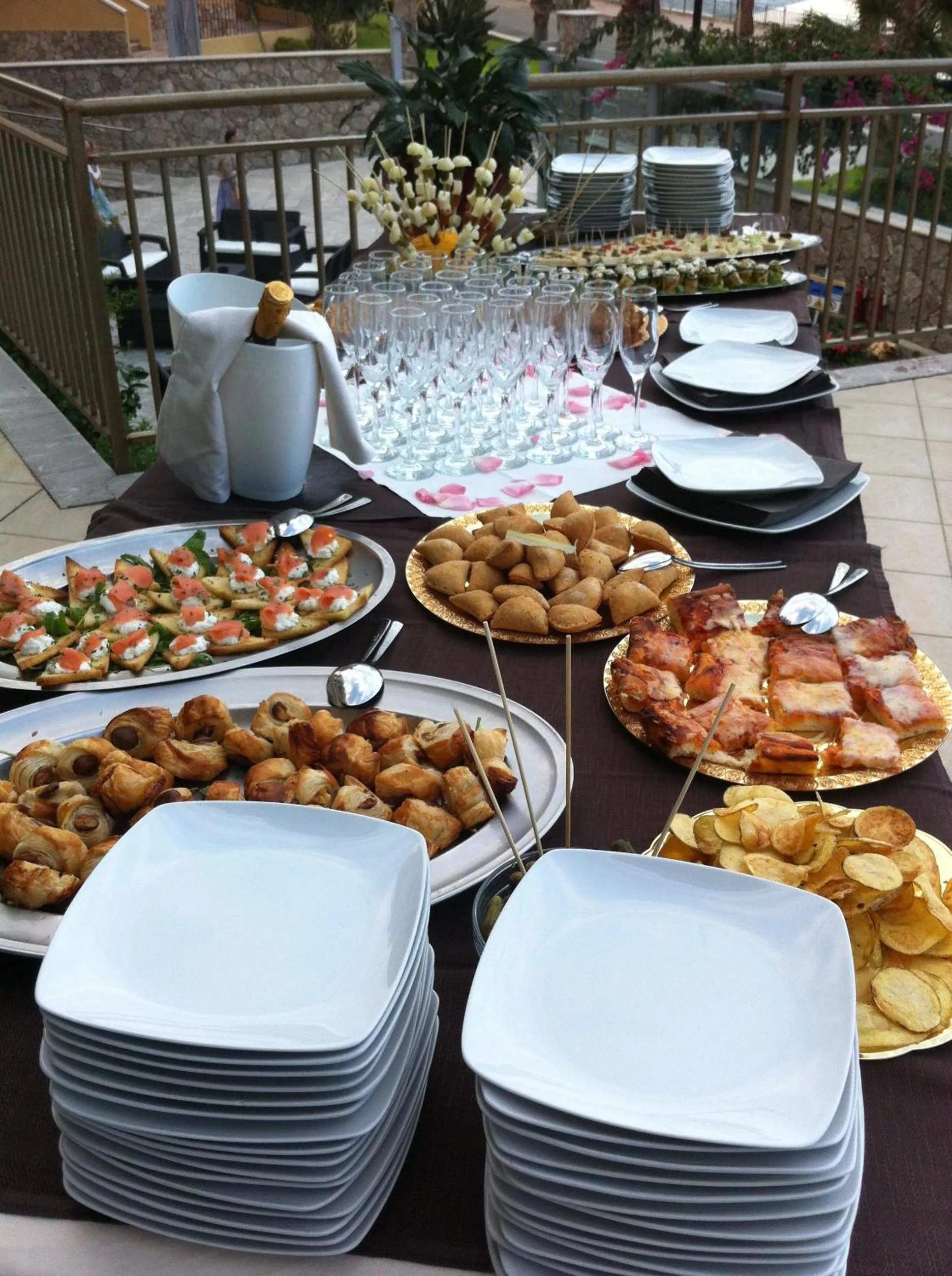 Restaurant/places to eat in Elihotel