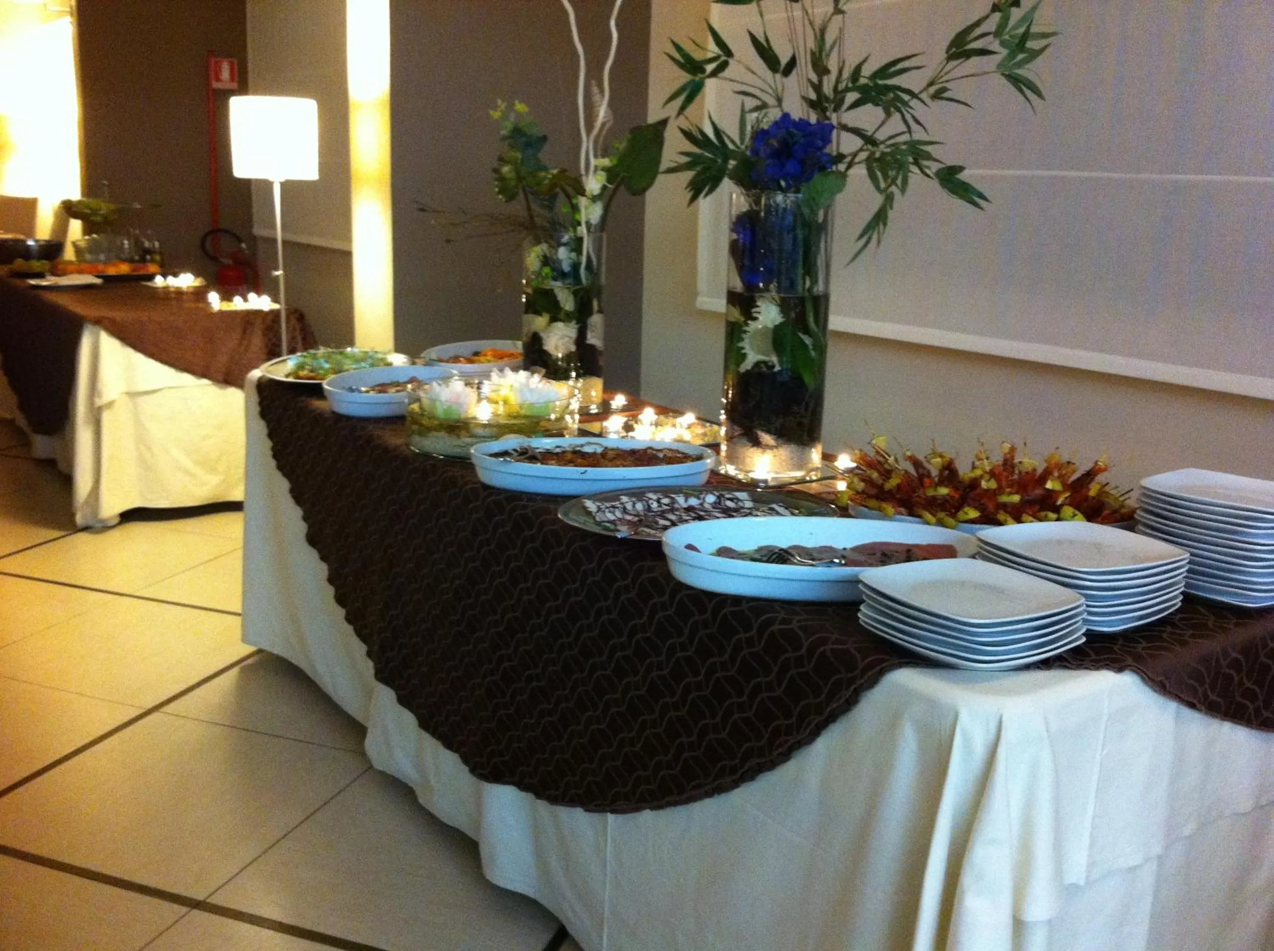 Restaurant/places to eat in Elihotel