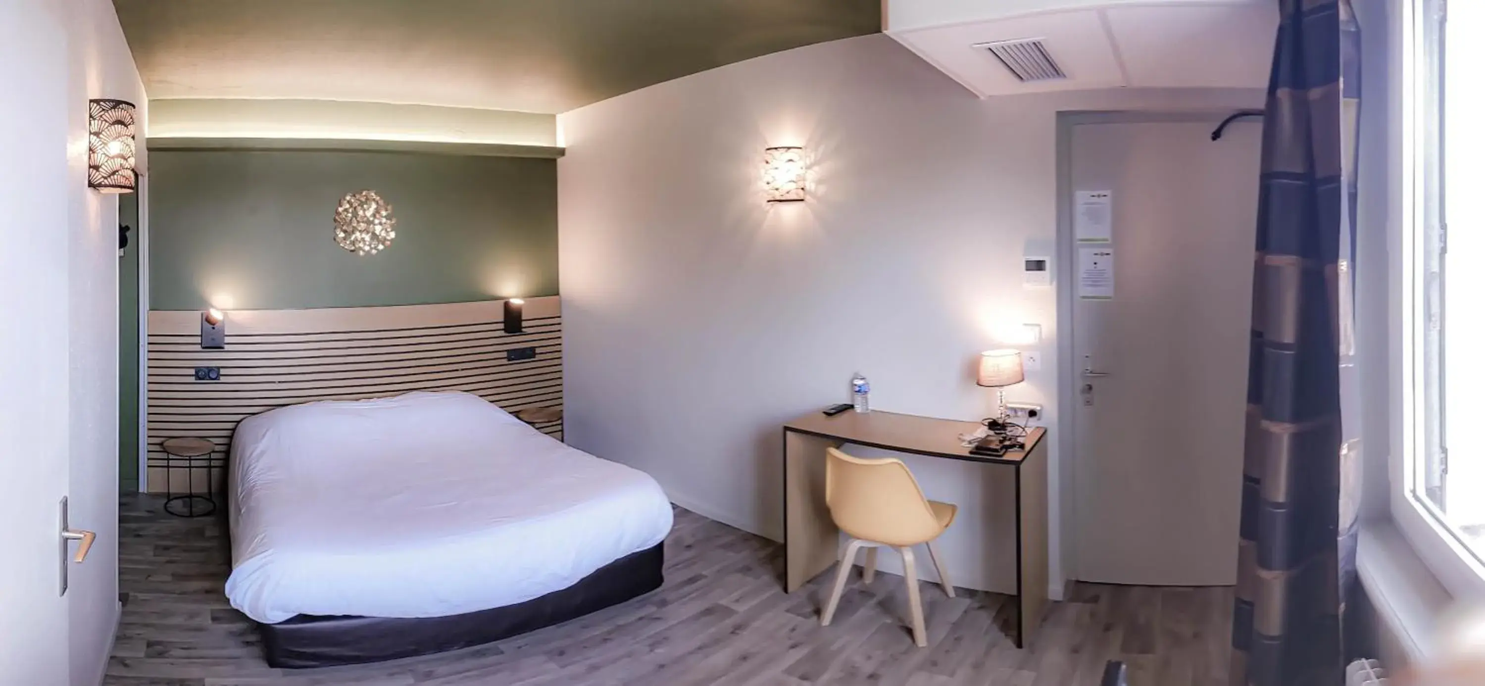 Photo of the whole room, Bed in Logis Les Charmilles Chalon-sur-Saône Sud Photo of the whole room, Bed in Logis Les Charmilles Chalon-sur-Saône Sud