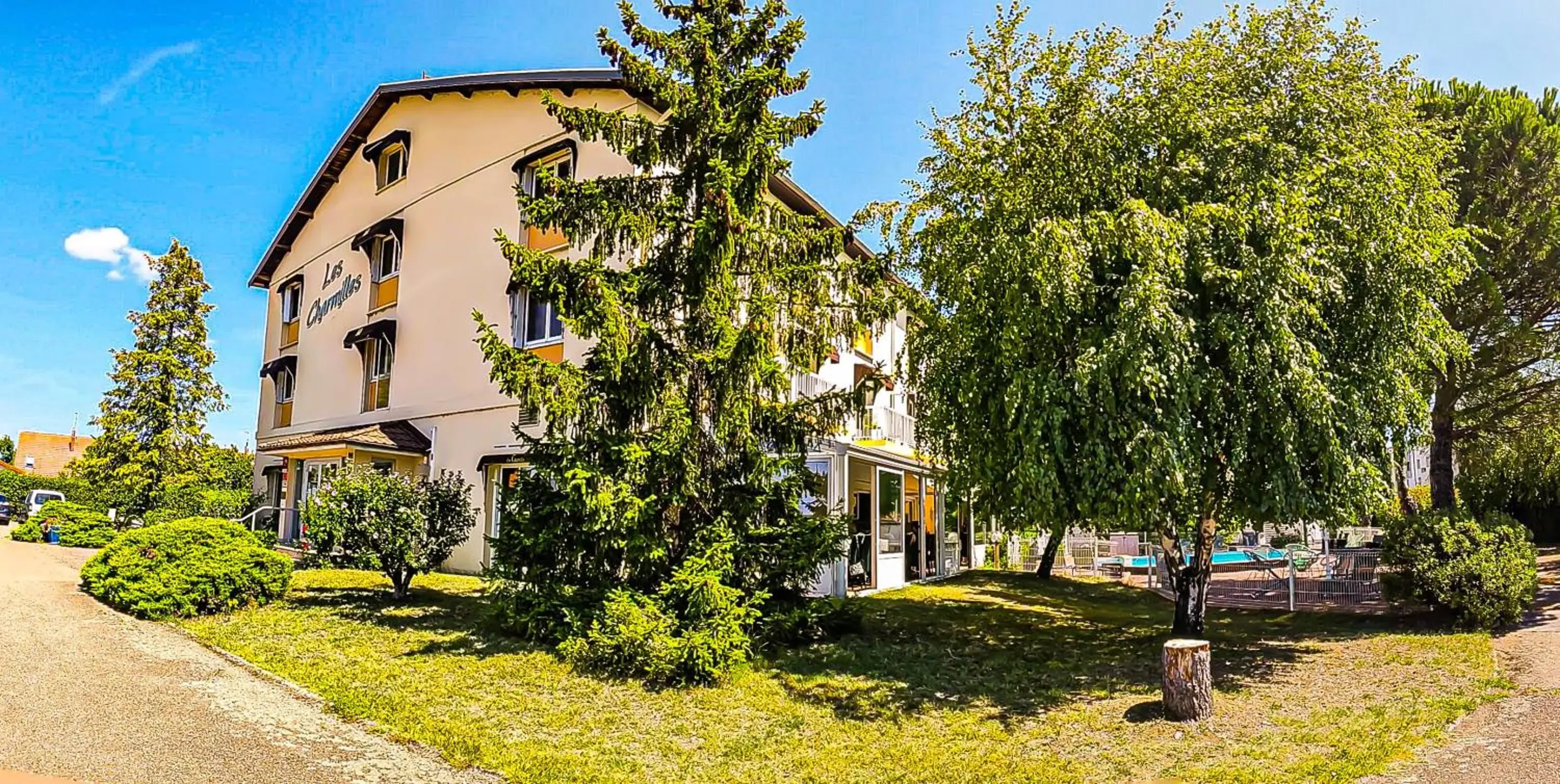 Property building in Logis Les Charmilles Chalon-sur-Saône Sud Property building in Logis Les Charmilles Chalon-sur-Saône Sud