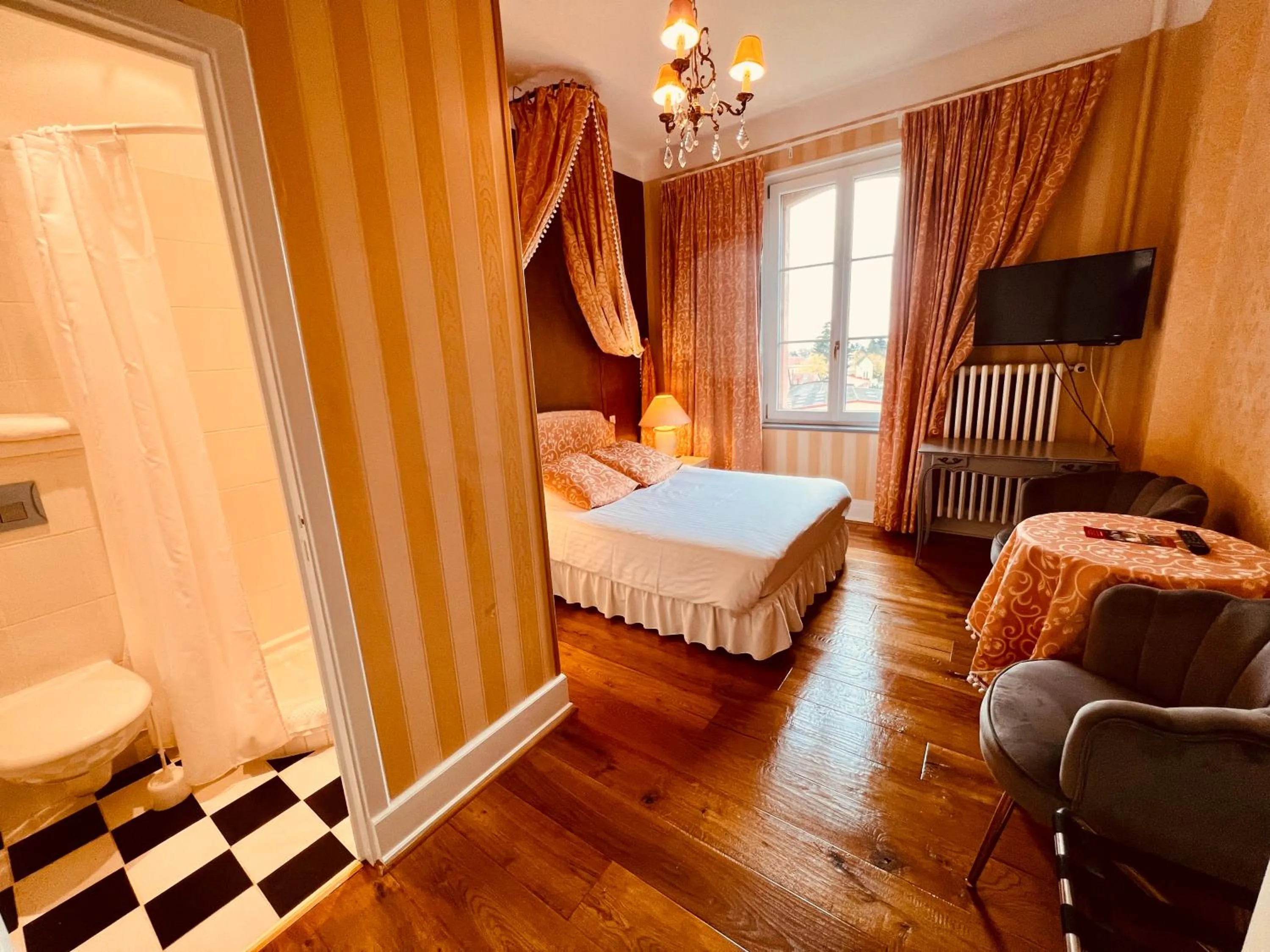 Bed in Hôtel Le Manoir